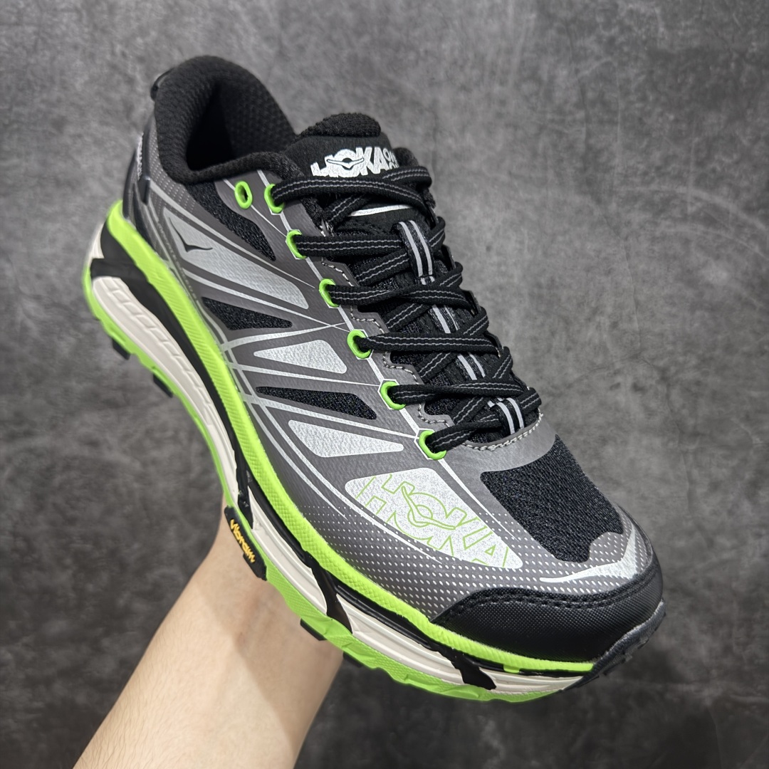 图片[3]-【公司级】HOKA ONE ONE Mafate Speed 2 Low 玛法特2代系列低帮轻量户外越野休闲运动慢跑鞋 HOKA ONE ONE 最近推出了一个胶囊系列 Origin Story 这个系列里的 Mafate Speed 2 可以说让我日思夜想有一阵子了 最近终于拔草 让我来分享一下这双也是上脚赞到爆的越野跑鞋吧 以阿尔卑斯山脉作为主题将亮黄色与蓝色调覆盖在这经典轮廓之上 配色的呈现效果相当亮眼 以至于很多人买这个配色是用来日常搭配的 鞋面采用超轻的无缝架构 轻薄的TPU贴在透气的鞋面材料上 减轻重量同时也保证了支撑性 鞋底则采用滚动平衡技术 引导跑者回归自然步态 祖传的神奇EVA材质中底依旧是一如既往地表现优秀 能提供充足的缓震 作为HOKA家的越野跑鞋 VIBRAM 橡胶大底也是必不可少的 即便在复杂湿滑的地形 依旧能有良好的抓地力及稳定性 鞋带采用了弹性不易松脱的扁宽弹性鞋带 前掌与中掌部分也进行了加宽 也更加适合亚洲人的脚型 是一款十分全面且足够强悍的户外硬核越野鞋 而这双极其亮眼的越野跑鞋恰好又是在江山一百中参赛的UTMB冠军 Ludovic POMMERET 夺冠时穿着的战靴 这就让它变得更加有吸引力了 用来日常搭配的话短裤是基本不挑 长裤我个人推荐阔腿裤 工装裤以及各种长筒牛仔裤都可以 尺码：36 36.5 37.5 38 38.5 39 40 40.5 41 42 42.5 43 44 44.5 45-选品中心