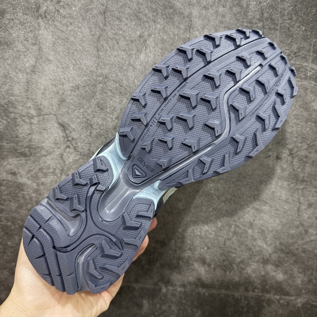 图片[9]-【666版本】SALOMON 萨洛蒙 XT-WHISPER 舒适百搭耐磨轻便低帮 休闲越野训练城市通勤跑步鞋 男女同款 灰蓝色 纯原外贸平台特供订单 耗时半年巨作 #全套原纸板楦头开发 #原厂特供网布配套加持 #确保原汁原味 完美呈现版型 #原档数据独家私模五层组合大底 #男女鞋同步官方开发至46 #原装Ortholite轻量化鞋垫 #中底布带钢印编号 原厂TPU锁扣 #进口港宝加持 后跟自然饱满 还原公司包裹性 #鞋面采用SENSIFT贴合技术 #全方位贴合包裹脚型 #鞋跟部鞋底牵引设计 #提供强大的抓地性能 #更适应野外崎岖不平的道路 #基于 SALOMON 初代 XT 鞋身造型并搭载 4D ADVANCED CHASSIS™ 大底打造而成 为这款 XT-WHISPER 带来了多项足部控制与保护等功能性 如在运动过程中控制左右晃动的过程而提高稳定性、改善长途越野过程中足中到足尖的过渡、提高感知岩石的精确度以抵抗尖锐物体对脚底的伤害以及采用动态缓冲来增强穿着舒适感 从而减轻疲劳感 使 XT-WHISPER 成为一双舒适且安全的户外之履 货号：479790 尺码：36 36.5 37.5 38 38.5 39 40 40.5 41 42 42.5 43 44 45 46-选品中心