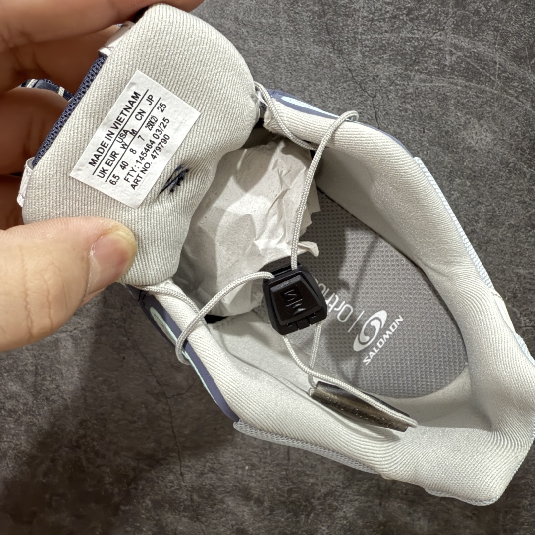 图片[7]-【666版本】SALOMON 萨洛蒙 XT-WHISPER 舒适百搭耐磨轻便低帮 休闲越野训练城市通勤跑步鞋 男女同款 灰蓝色 纯原外贸平台特供订单 耗时半年巨作 #全套原纸板楦头开发 #原厂特供网布配套加持 #确保原汁原味 完美呈现版型 #原档数据独家私模五层组合大底 #男女鞋同步官方开发至46 #原装Ortholite轻量化鞋垫 #中底布带钢印编号 原厂TPU锁扣 #进口港宝加持 后跟自然饱满 还原公司包裹性 #鞋面采用SENSIFT贴合技术 #全方位贴合包裹脚型 #鞋跟部鞋底牵引设计 #提供强大的抓地性能 #更适应野外崎岖不平的道路 #基于 SALOMON 初代 XT 鞋身造型并搭载 4D ADVANCED CHASSIS™ 大底打造而成 为这款 XT-WHISPER 带来了多项足部控制与保护等功能性 如在运动过程中控制左右晃动的过程而提高稳定性、改善长途越野过程中足中到足尖的过渡、提高感知岩石的精确度以抵抗尖锐物体对脚底的伤害以及采用动态缓冲来增强穿着舒适感 从而减轻疲劳感 使 XT-WHISPER 成为一双舒适且安全的户外之履 货号：479790 尺码：36 36.5 37.5 38 38.5 39 40 40.5 41 42 42.5 43 44 45 46-选品中心