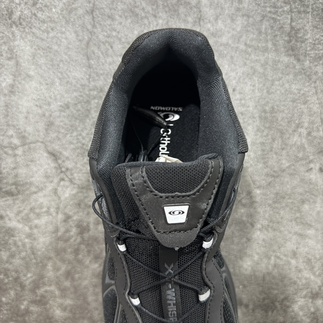 图片[8]-【666版本】SALOMON 萨洛蒙 XT-WHISPER 舒适百搭耐磨轻便低帮 休闲越野训练城市通勤跑步鞋 男女同款 黑色 纯原外贸平台特供订单 耗时半年巨作 #全套原纸板楦头开发 #原厂特供网布配套加持 #确保原汁原味 完美呈现版型 #原档数据独家私模五层组合大底 #男女鞋同步官方开发至46 #原装Ortholite轻量化鞋垫 #中底布带钢印编号 原厂TPU锁扣 #进口港宝加持 后跟自然饱满 还原公司包裹性 #鞋面采用SENSIFT贴合技术 #全方位贴合包裹脚型 #鞋跟部鞋底牵引设计 #提供强大的抓地性能 #更适应野外崎岖不平的道路 #基于 SALOMON 初代 XT 鞋身造型并搭载 4D ADVANCED CHASSIS™ 大底打造而成 为这款 XT-WHISPER 带来了多项足部控制与保护等功能性 如在运动过程中控制左右晃动的过程而提高稳定性、改善长途越野过程中足中到足尖的过渡、提高感知岩石的精确度以抵抗尖锐物体对脚底的伤害以及采用动态缓冲来增强穿着舒适感 从而减轻疲劳感 使 XT-WHISPER 成为一双舒适且安全的户外之履 货号：477620 尺码：36 36.5 37.5 38 38.5 39 40 40.5 41 42 42.5 43 44 45 46-选品中心