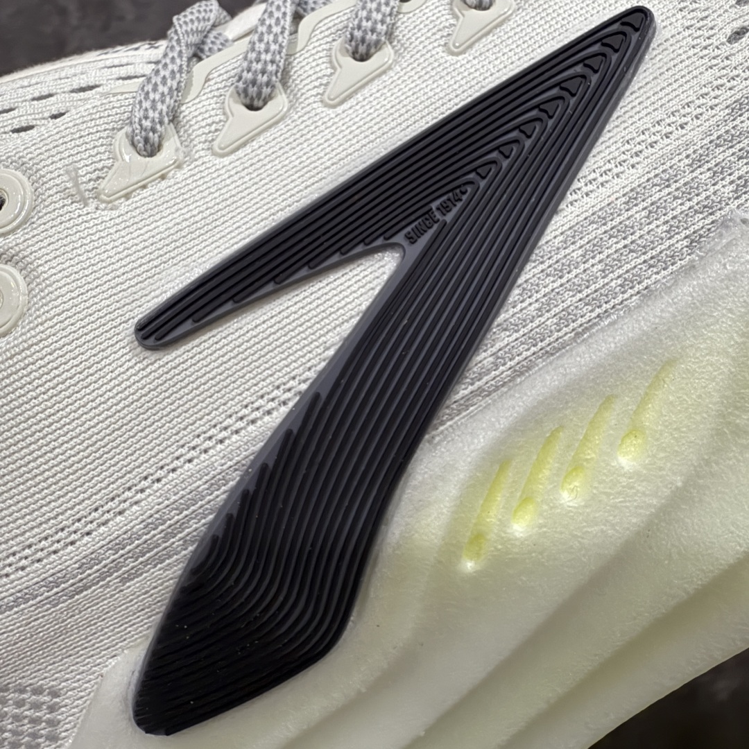 图片[3]-【纯原版】Brooks 布鲁克斯 Glycerin Max超级甘油 超弹轻盈跑步鞋 低帮透气缓震支撑休闲运动慢跑鞋 采用改进工程空气网眼组合热熔工艺 鞋面材质搭载DNA LOFT V2密度泡棉缓震系统 中底外置防滑耐磨橡胶底片 尺码：36-46-选品中心