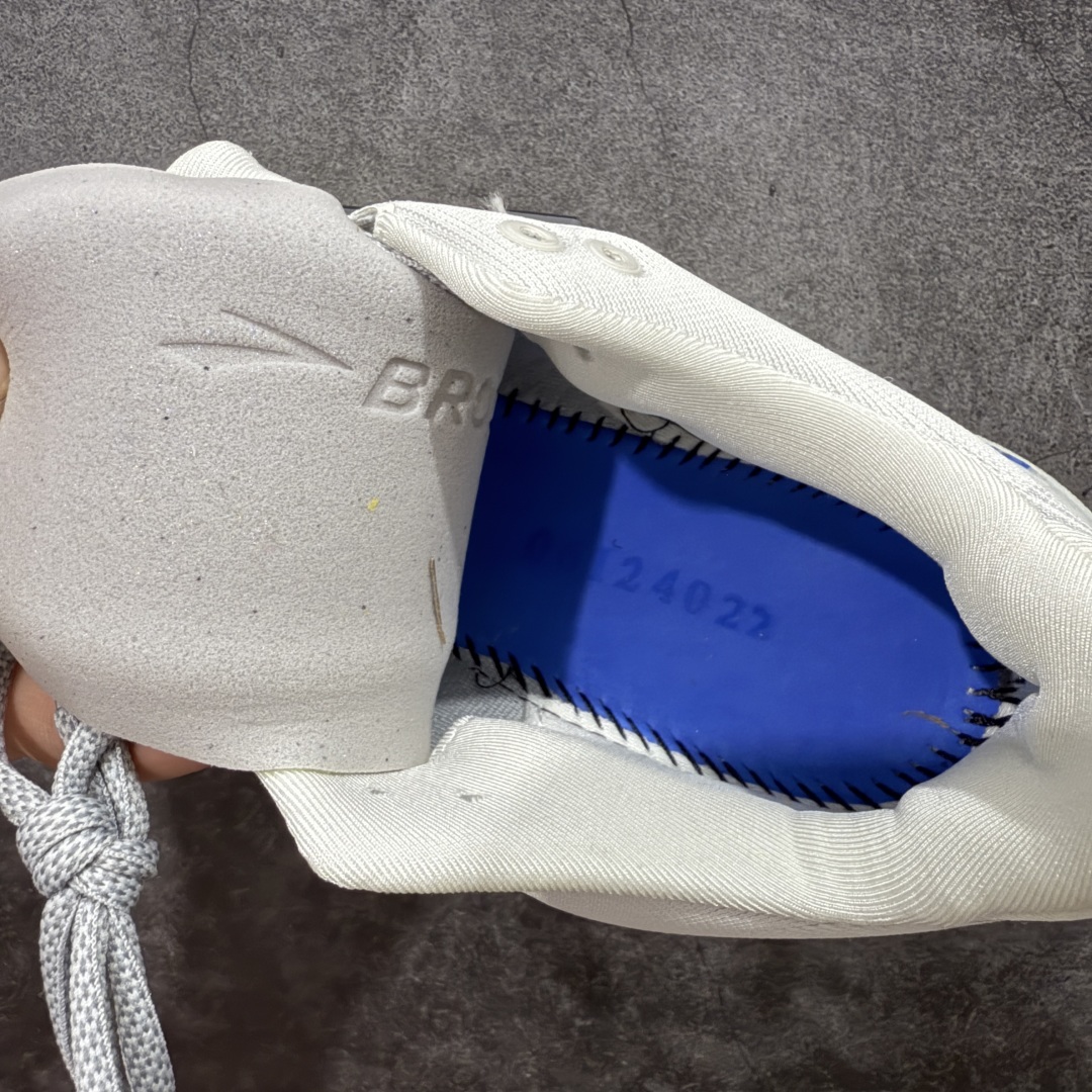 图片[9]-【纯原版】Brooks 布鲁克斯 Glycerin Max超级甘油 超弹轻盈跑步鞋 低帮透气缓震支撑休闲运动慢跑鞋 采用改进工程空气网眼组合热熔工艺 鞋面材质搭载DNA LOFT V2密度泡棉缓震系统 中底外置防滑耐磨橡胶底片 尺码：36-46-选品中心