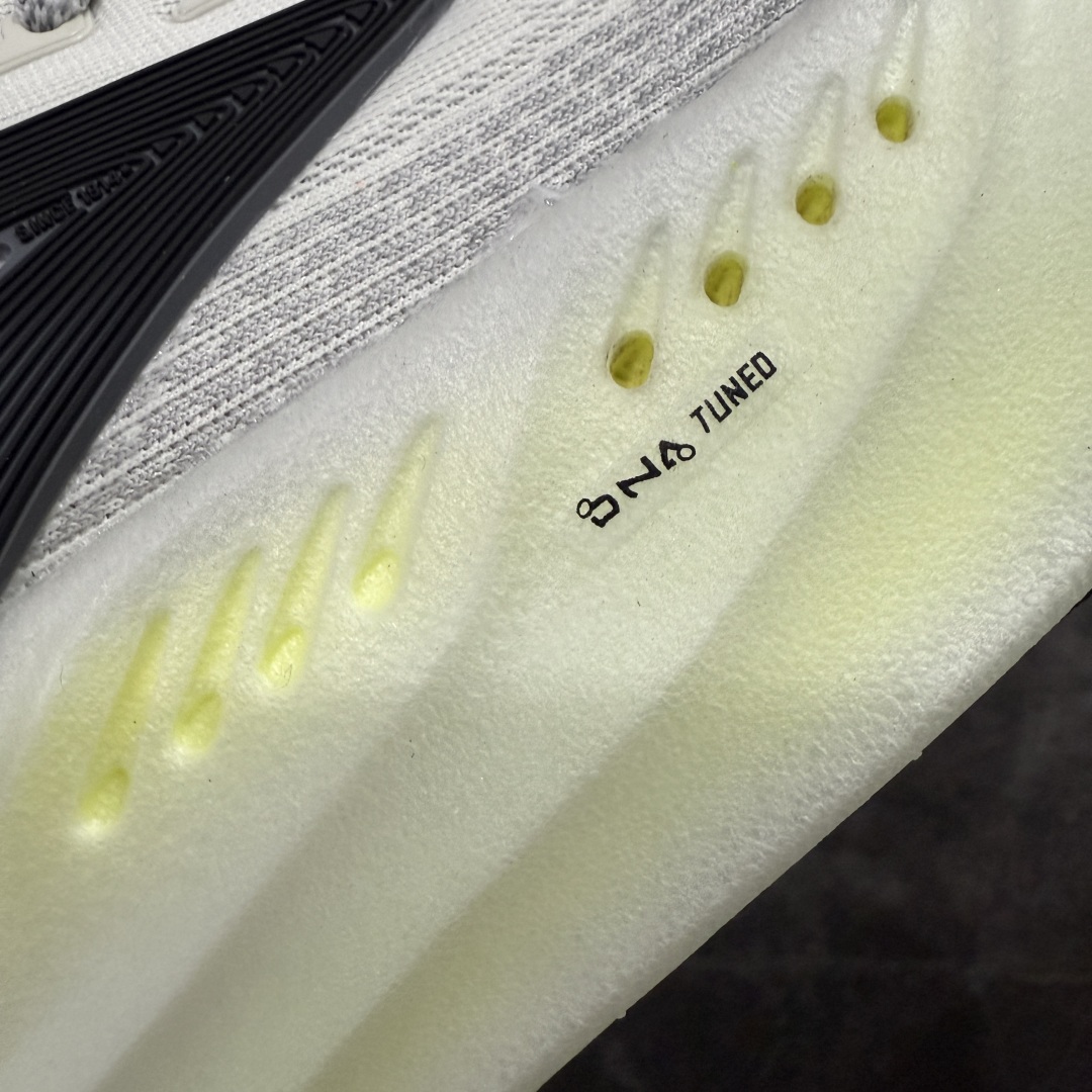 图片[4]-【纯原版】Brooks 布鲁克斯 Glycerin Max超级甘油 超弹轻盈跑步鞋 低帮透气缓震支撑休闲运动慢跑鞋 采用改进工程空气网眼组合热熔工艺 鞋面材质搭载DNA LOFT V2密度泡棉缓震系统 中底外置防滑耐磨橡胶底片 尺码：36-46-选品中心