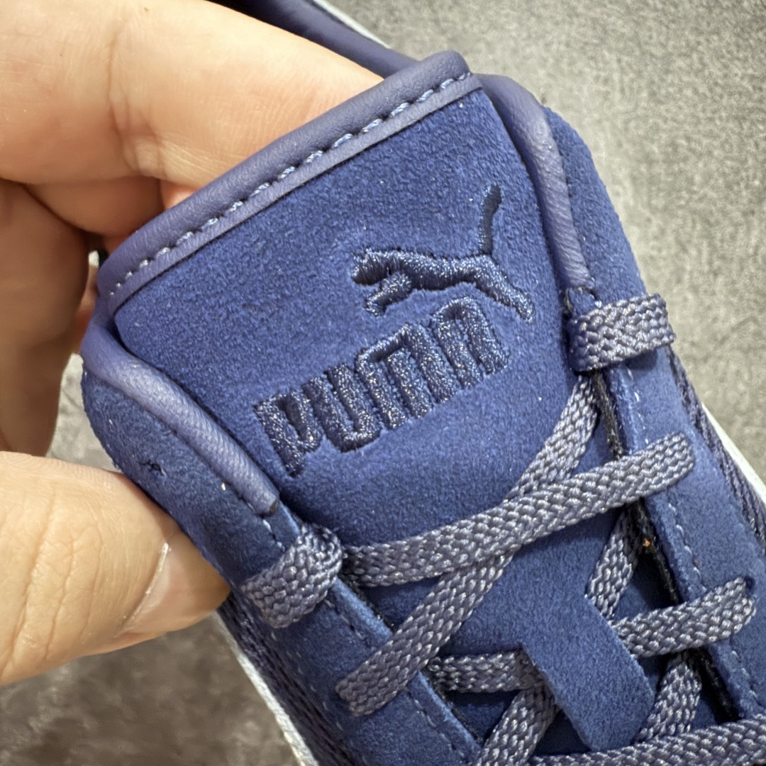 图片[4]-【CS纯原版】Puma Speedcat OG Sparco 彪马罗马阿莫尔系列 复古运动休闲赛车跑鞋 蓝银 市场第一梯队品质 版型 细节 烫金走线 完全碾压市场任意版本 欢迎对比🆚 工厂耗时3个月开发 原装档案原数据纸版楦型 采用固色翻毛皮鞋面材质(正确二次成型\’猛帮\’成型工艺🆚区别市面版本!!) 外置原数据开发轻量耐磨橡胶大底💪🏻 全球知名运动品牌PUMA宝马赛车系列 融合了宝马车队的标志性配色 以趣味十足又前卫复古的设计引领潮流 将赛道精神融入街头时尚 开启前卫竞速之旅 主打前卫复古风 Roma鞋款的鞋侧以复古的流线造型 缀以宝马经典Logo 巧妙吸睛 而Speedcat鞋款以亮眼三色条纹元素缀以舒适鞋面 赋予了独特的个性美学 演绎赛车的无尽能量 货号：403902-05 尺码：35-45-选品中心