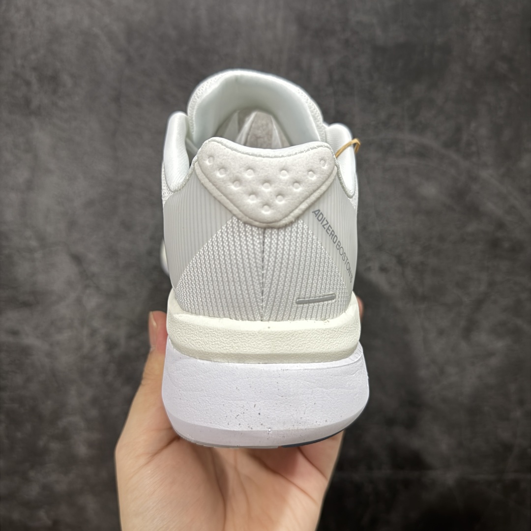 图片[4]-【HD真碳组合底】Ad Adizero Boston 13 阿迪马拉松系列超轻防滑训练跑步运动鞋 JS4939 真碳柱 组合底版本 区别市场涂漆假碳一体大底货 这双跑鞋在保留了前一代的核心科技的基础上，做了一些调整和优化，让跑鞋的脚感更加柔软、回弹和舒适。同时，它也回归了 BOSTON 系列原本的精神，提供了一双适合各种训练和速度的性能跑鞋。 尺码：36 36.5 37 38 38.5 39 40 40.5 41 42 42.5 43 44 44.5 45-选品中心