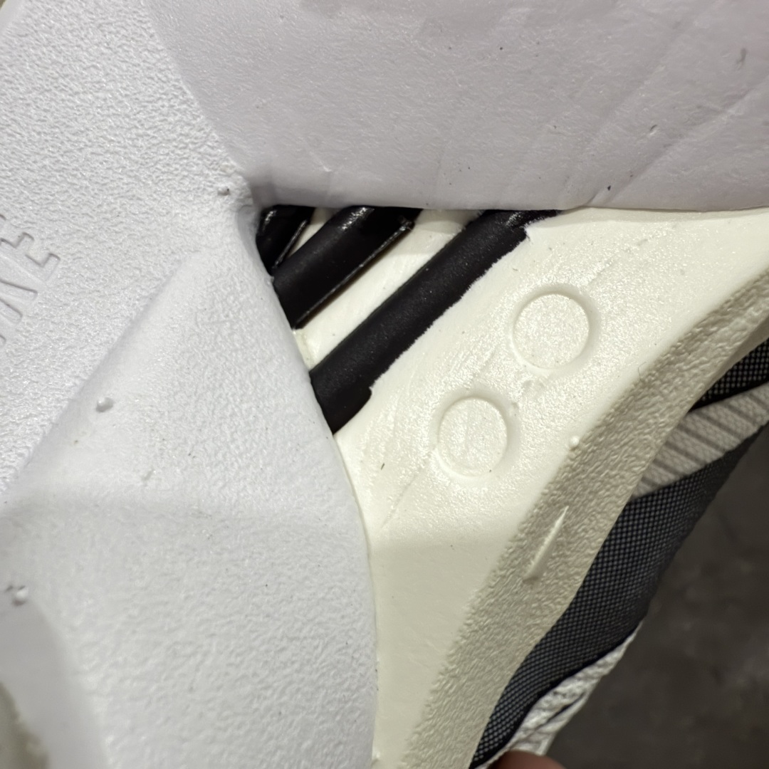 图片[9]-【HD真碳组合底】Ad Adizero Boston 13 阿迪马拉松系列超轻防滑训练跑步运动鞋 JS4939 真碳柱 组合底版本 区别市场涂漆假碳一体大底货 这双跑鞋在保留了前一代的核心科技的基础上，做了一些调整和优化，让跑鞋的脚感更加柔软、回弹和舒适。同时，它也回归了 BOSTON 系列原本的精神，提供了一双适合各种训练和速度的性能跑鞋。 尺码：36 36.5 37 38 38.5 39 40 40.5 41 42 42.5 43 44 44.5 45-选品中心