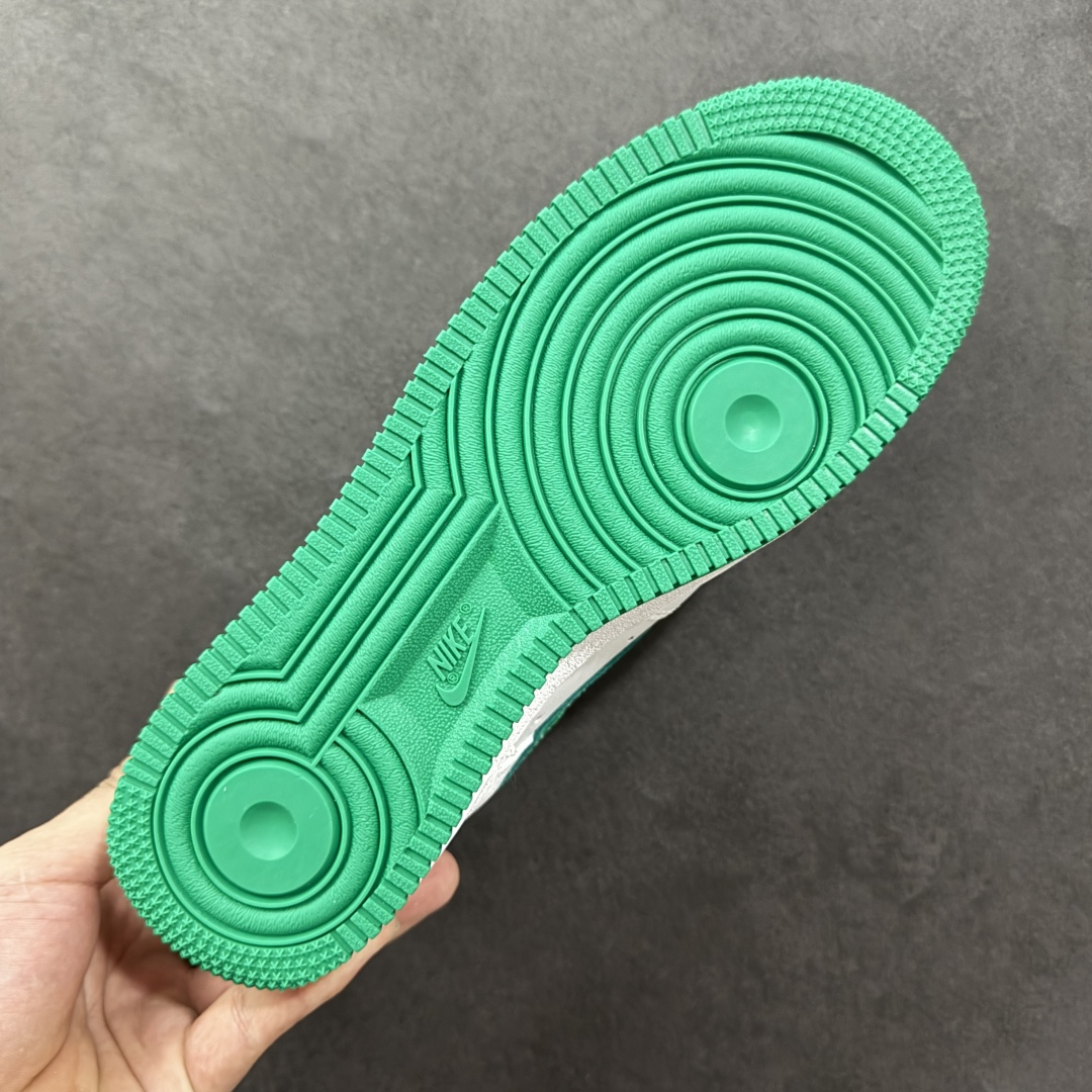 图片[9]-【BG福利】Nike Air Force 1 Low 空军一号经典板鞋FJ4146-102 原楦头原纸板 打造纯正空军版型 专注外贸渠道 全掌内置蜂窝气垫 原盒配件 原厂中底钢印、拉帮完美 尺码：36 36.5 37.5 38 38.5 39 40 40.5 41 42 42.5 43 44 44.5 45-选品中心