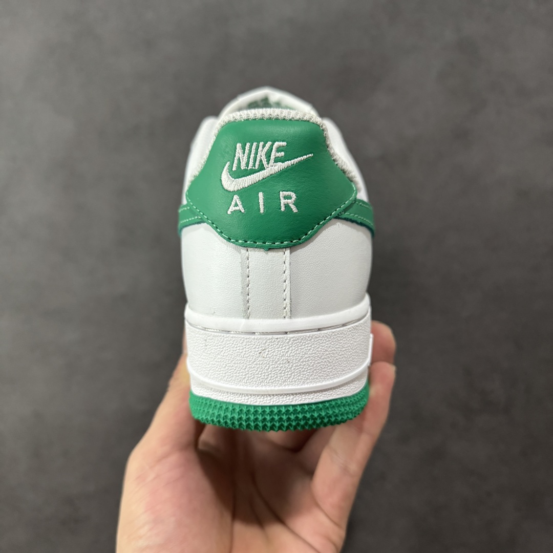 图片[4]-【BG福利】Nike Air Force 1 Low 空军一号经典板鞋FJ4146-102 原楦头原纸板 打造纯正空军版型 专注外贸渠道 全掌内置蜂窝气垫 原盒配件 原厂中底钢印、拉帮完美 尺码：36 36.5 37.5 38 38.5 39 40 40.5 41 42 42.5 43 44 44.5 45-选品中心