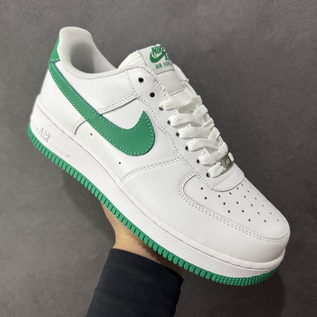 图片[3]-【BG福利】Nike Air Force 1 Low 空军一号经典板鞋FJ4146-102 原楦头原纸板 打造纯正空军版型 专注外贸渠道 全掌内置蜂窝气垫 原盒配件 原厂中底钢印、拉帮完美 尺码：36 36.5 37.5 38 38.5 39 40 40.5 41 42 42.5 43 44 44.5 45-选品中心
