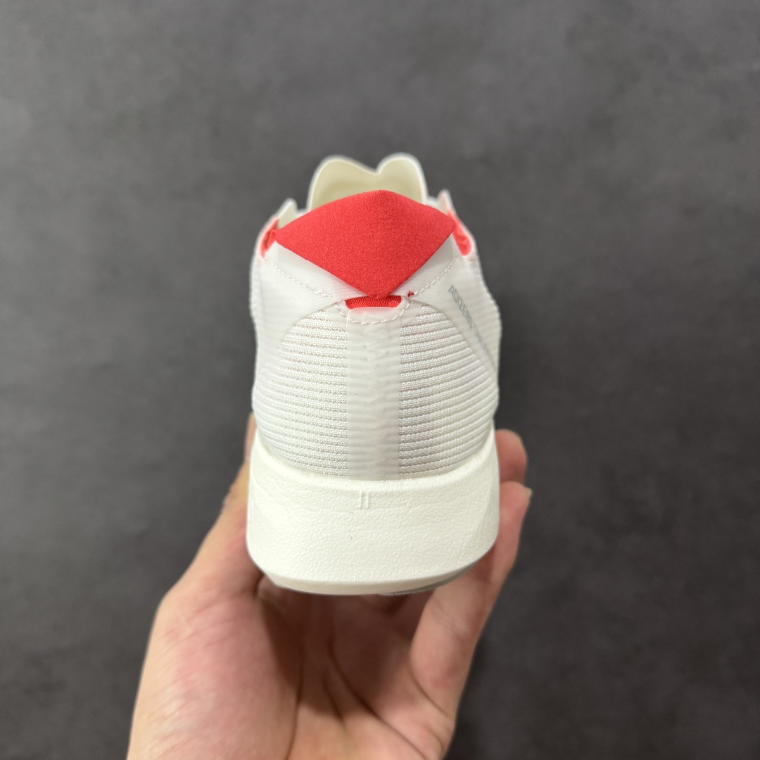 图片[4]-【公司级】Adidas Adizero Takumi Sen 10 M耐磨减震专业跑步鞋 男款 北京马拉松40周年限定。冲向目标，一路向前，不断挑战和突破自我。无论是平时训练还是马拉松，让这款adidas跑步鞋伴你畅快开跑。兼具舒适性和结构感，搭载Lightstrike科技，为步伐注入活力。 货号：IH5712 尺码：36 36.5 37.5 38 38.5 39 40 40.5 41 42 42.5 43 44 45-选品中心