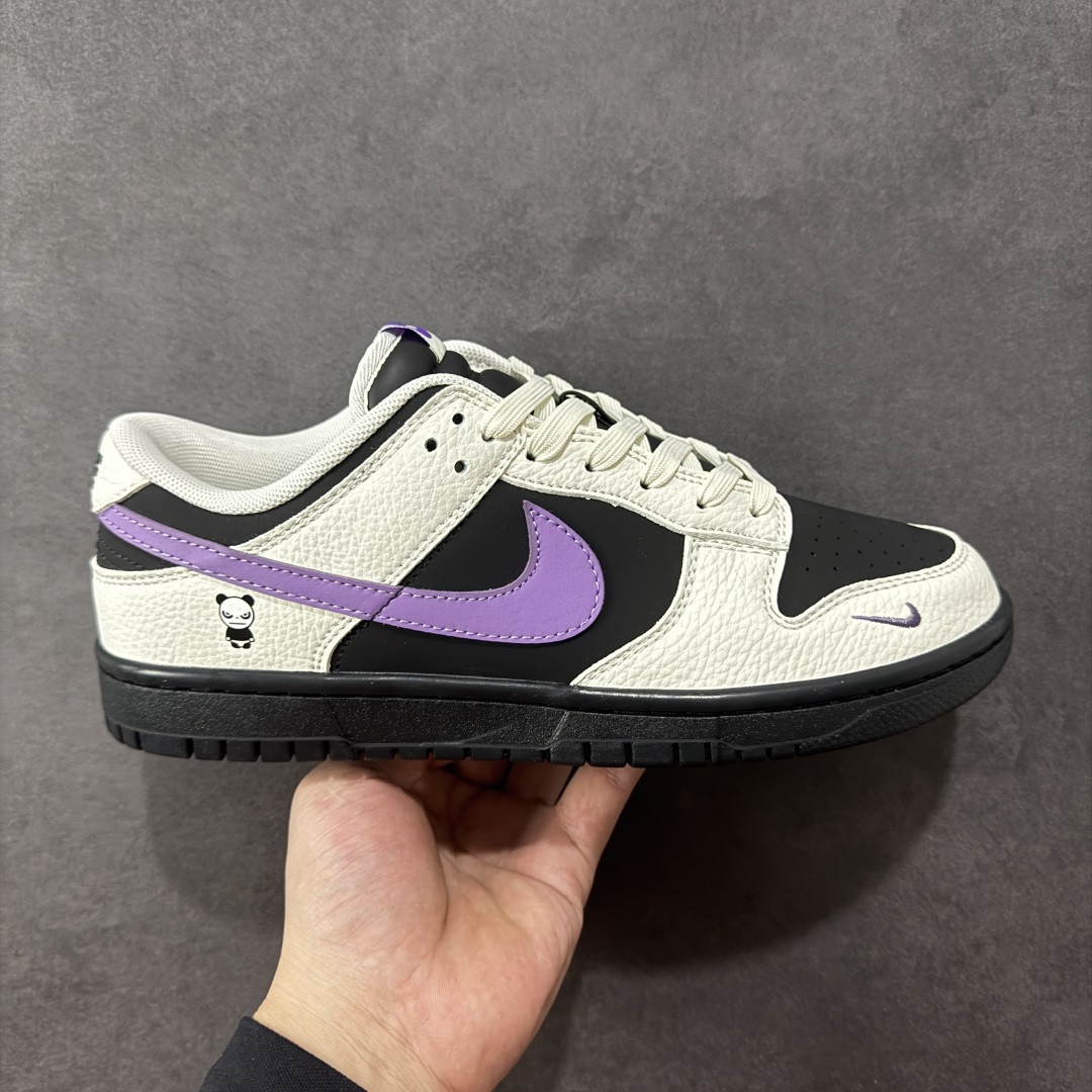 【定制版】海外爆款限量发售!高端定制Nike SB Dunk Low “暴力熊联名---奶白黑紫钩”高端定制 低帮休闲板鞋 定制鞋盒 大厂纯原品质出货 超高清洁度 皮料切割干净无任何毛边 细节完美 货号:FX1588-310 尺码:36 36.5 37.5 38 38.5 39 40 40.5 41 42 42.5 43 44 44.5 45-选品中心