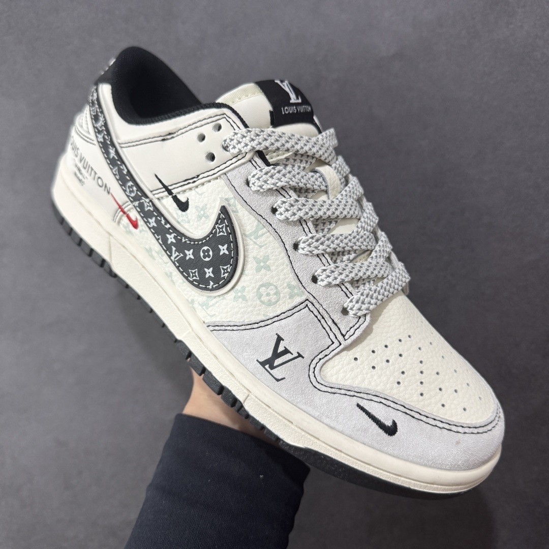 图片[3]-【定制版】Nike SB Dunk Low LV联名 黑勾印花 周年高端定制 低帮休闲板鞋  #定制鞋盒 大厂纯原品质出货 超高清洁度 皮料切割干净无任何毛边 细节完美   货号：YX5066-365 尺码：36 36.5 37.5 38 38.5 39 40 40.5 41 42 42.5 43 44 44.5 45-选品中心