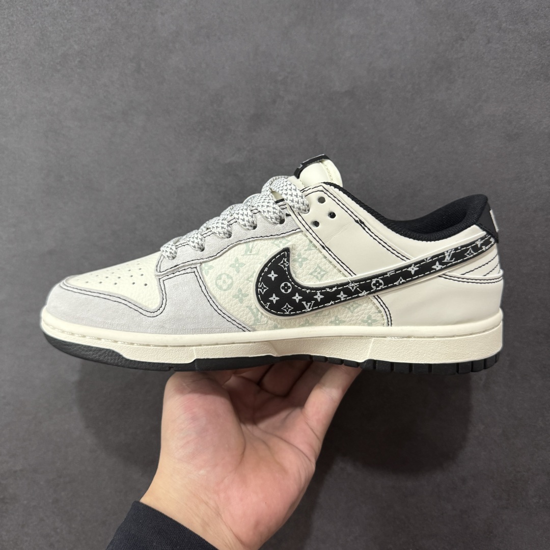 图片[2]-【定制版】Nike SB Dunk Low LV联名 黑勾印花 周年高端定制 低帮休闲板鞋  #定制鞋盒 大厂纯原品质出货 超高清洁度 皮料切割干净无任何毛边 细节完美   货号：YX5066-365 尺码：36 36.5 37.5 38 38.5 39 40 40.5 41 42 42.5 43 44 44.5 45-选品中心