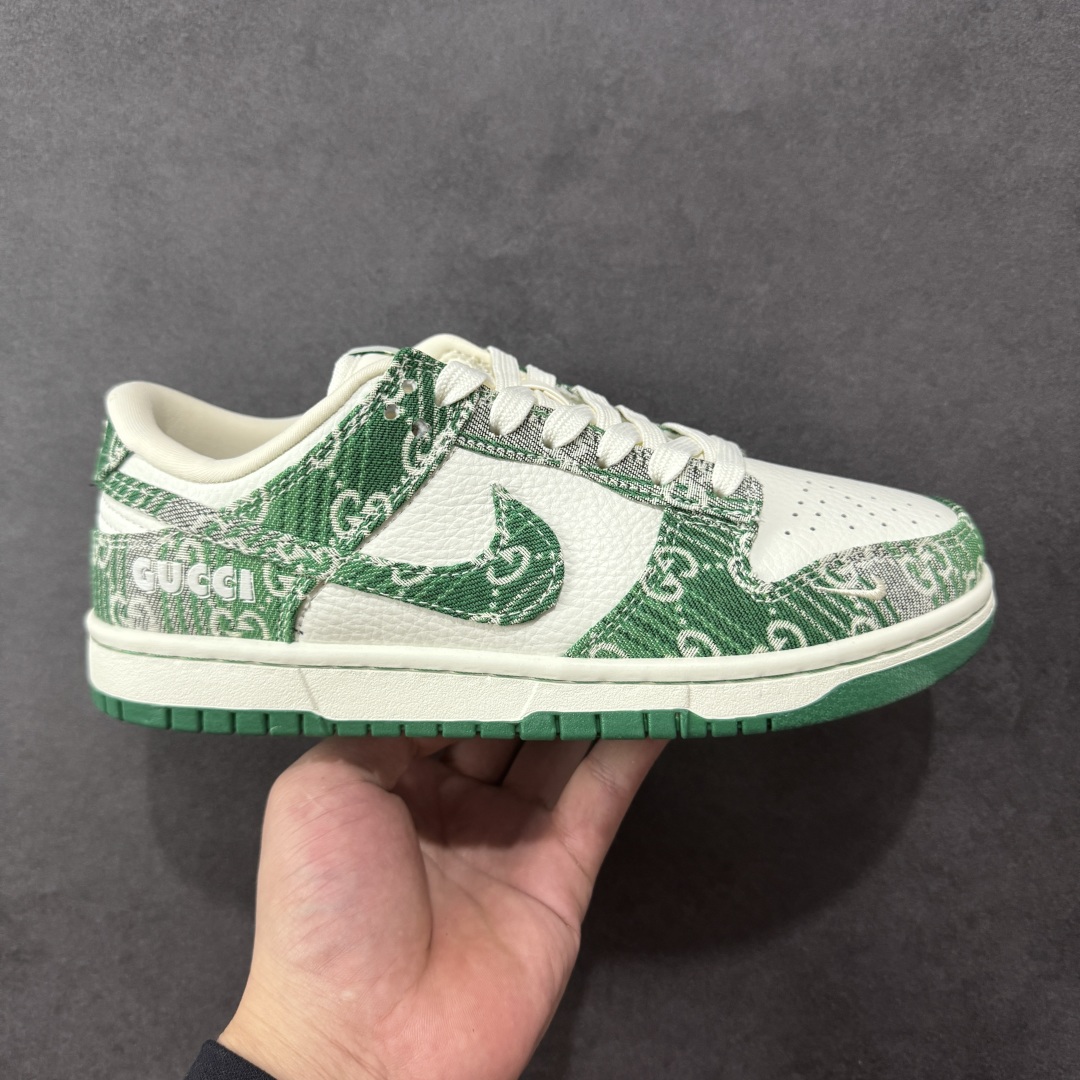 【定制版】Nike SB Dunk Low x Louis Vuitton 绿白小勾 纯原大厂出品 极力推荐 原装头层材料 独家版型蒸餾加工 帶來的是更好的视觉和脚感体验 大厂纯原品质出货 清洁度 电绣工艺 皮料切割干净无任何毛边 细节完美 货号:SC9207 420 尺码:36 36.5 37.5 38 38.5 39 40 40.5 41 42 42.5 43 44 44.5 45-选品中心