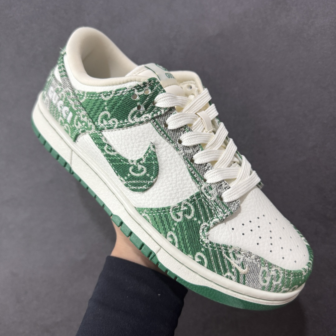 图片[3]-【定制版】Nike SB Dunk Low x Louis Vuitton 绿白小勾 纯原大厂出品 极力推荐 原装头层材料 独家版型蒸餾加工 帶來的是更好的视觉和脚感体验 大厂纯原品质出货 清洁度 电绣工艺 皮料切割干净无任何毛边 细节完美 货号：SC9207 420 尺码：36 36.5 37.5 38 38.5 39 40 40.5 41 42 42.5 43 44 44.5 45-选品中心