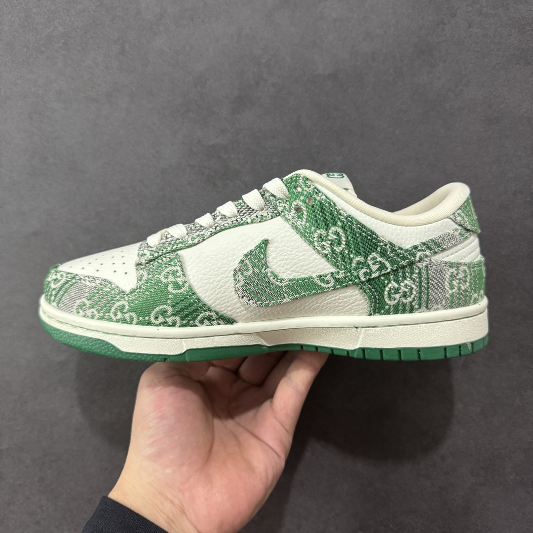 图片[2]-【定制版】Nike SB Dunk Low x Louis Vuitton 绿白小勾 纯原大厂出品 极力推荐 原装头层材料 独家版型蒸餾加工 帶來的是更好的视觉和脚感体验 大厂纯原品质出货 清洁度 电绣工艺 皮料切割干净无任何毛边 细节完美 货号：SC9207 420 尺码：36 36.5 37.5 38 38.5 39 40 40.5 41 42 42.5 43 44 44.5 45-选品中心