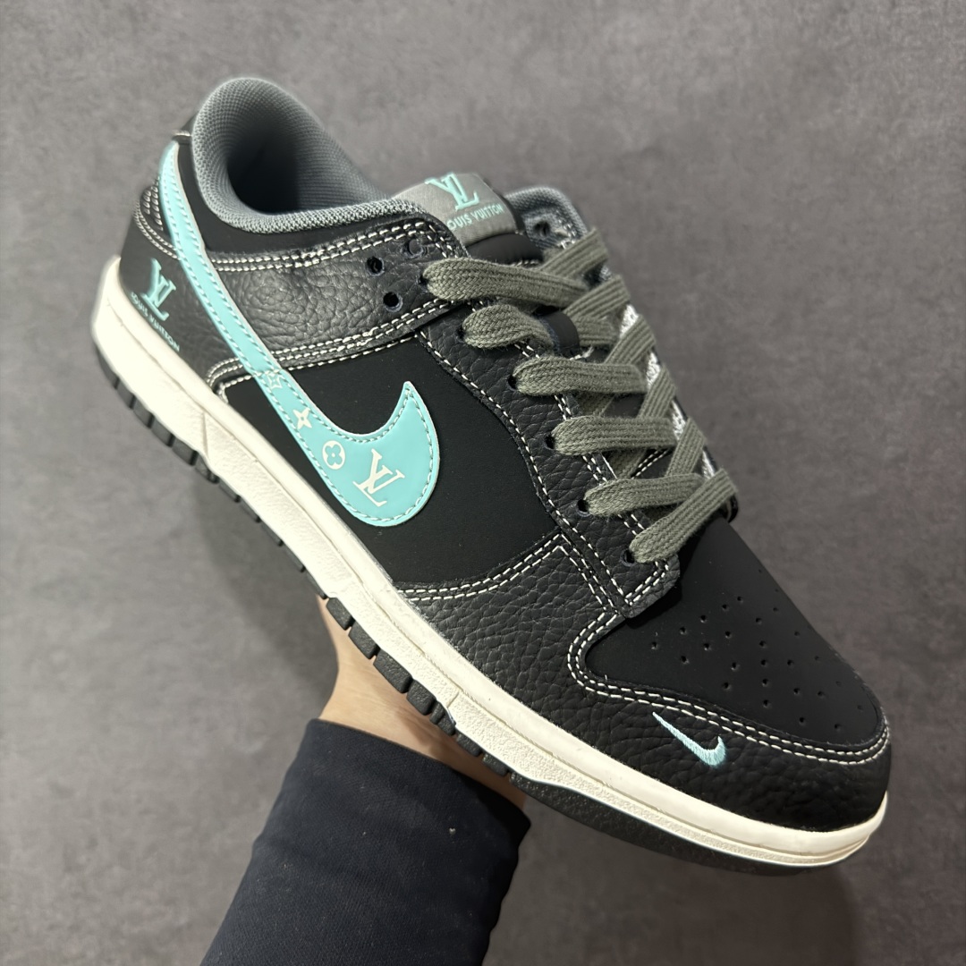 图片[3]-【定制版】Nike SB Dunk Low“ LV联名——蒂芙尼蓝” 周年高端定制 低帮休闲板鞋 定制鞋盒 大厂纯原品质出货 超高清洁度 皮料切割干净无任何毛边 细节完美 货号：JP1628-033 尺码：36 36.5 37.5 38 38.5 39 40 40.5 41 42 42.5 43 44 44.5 45-选品中心