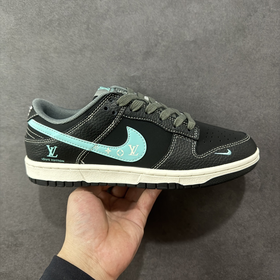 【定制版】Nike SB Dunk Low“ LV联名——蒂芙尼蓝” 周年高端定制 低帮休闲板鞋 定制鞋盒 大厂纯原品质出货 超高清洁度 皮料切割干净无任何毛边 细节完美 货号:JP1628-033 尺码:36 36.5 37.5 38 38.5 39 40 40.5 41 42 42.5 43 44 44.5 45-选品中心