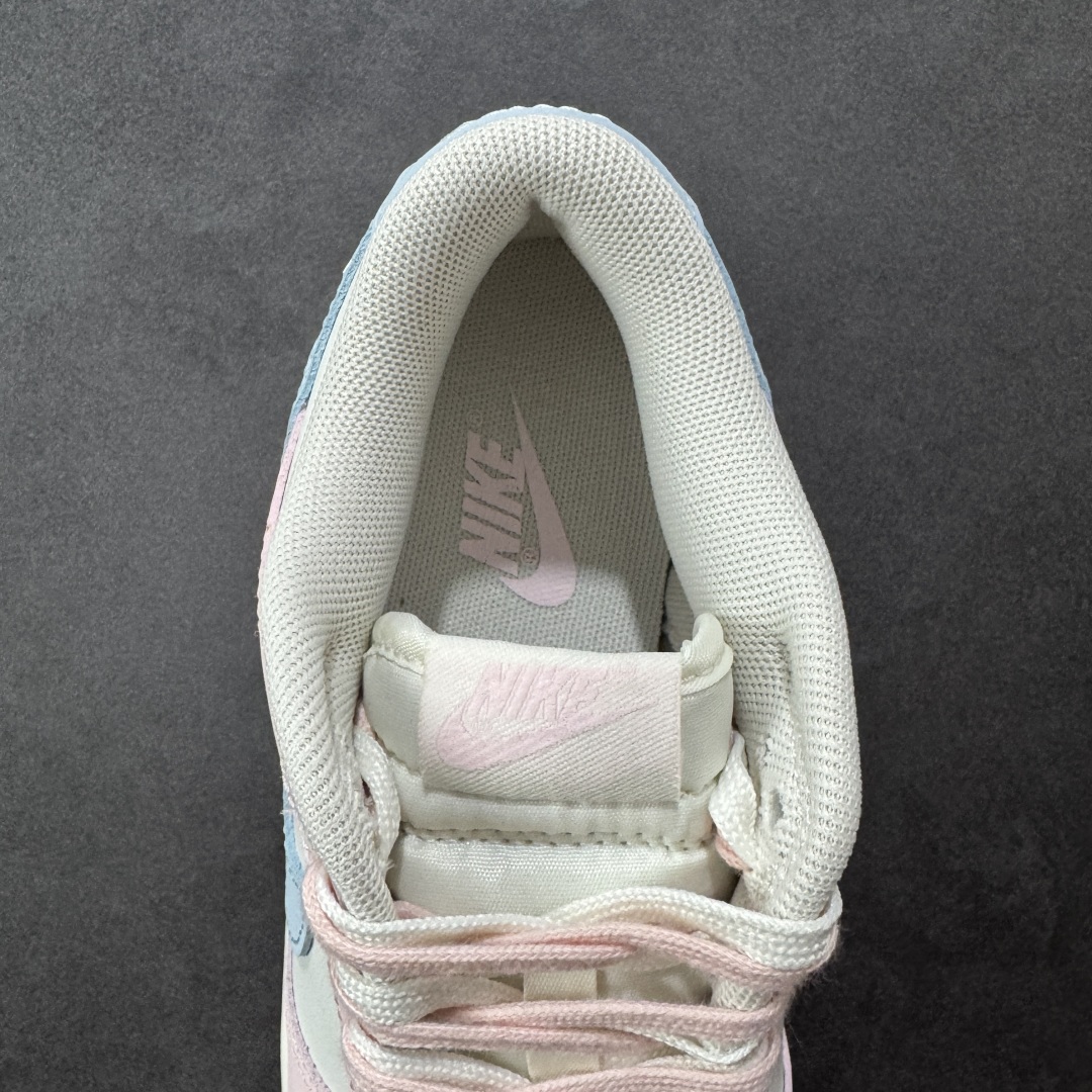 图片[7]-【YC纯原】Nike Dunk SB Low 耐克 SB 低帮 冰莓汽水 此款以甜美满分的粉蓝撞色，诠释出冰莓汽水般的清爽沁甜。鞋面采用细腻皮革承载柔美气质，似融化的草莓冰沙包裹鞋身，粉白双鞋带贯穿其中，编织出完美的色彩呼应。侧翼Swoosh Logo如夏日气泡水般清透澄澈，瞬间打破温柔，最后在鞋跟处点缀精巧的「爱心」，让酷飒感中有了怦然心动的小确幸。 货号：PB0508-035 尺码：35.5 36 36.5 37.5 38 38.5 39 40-选品中心
