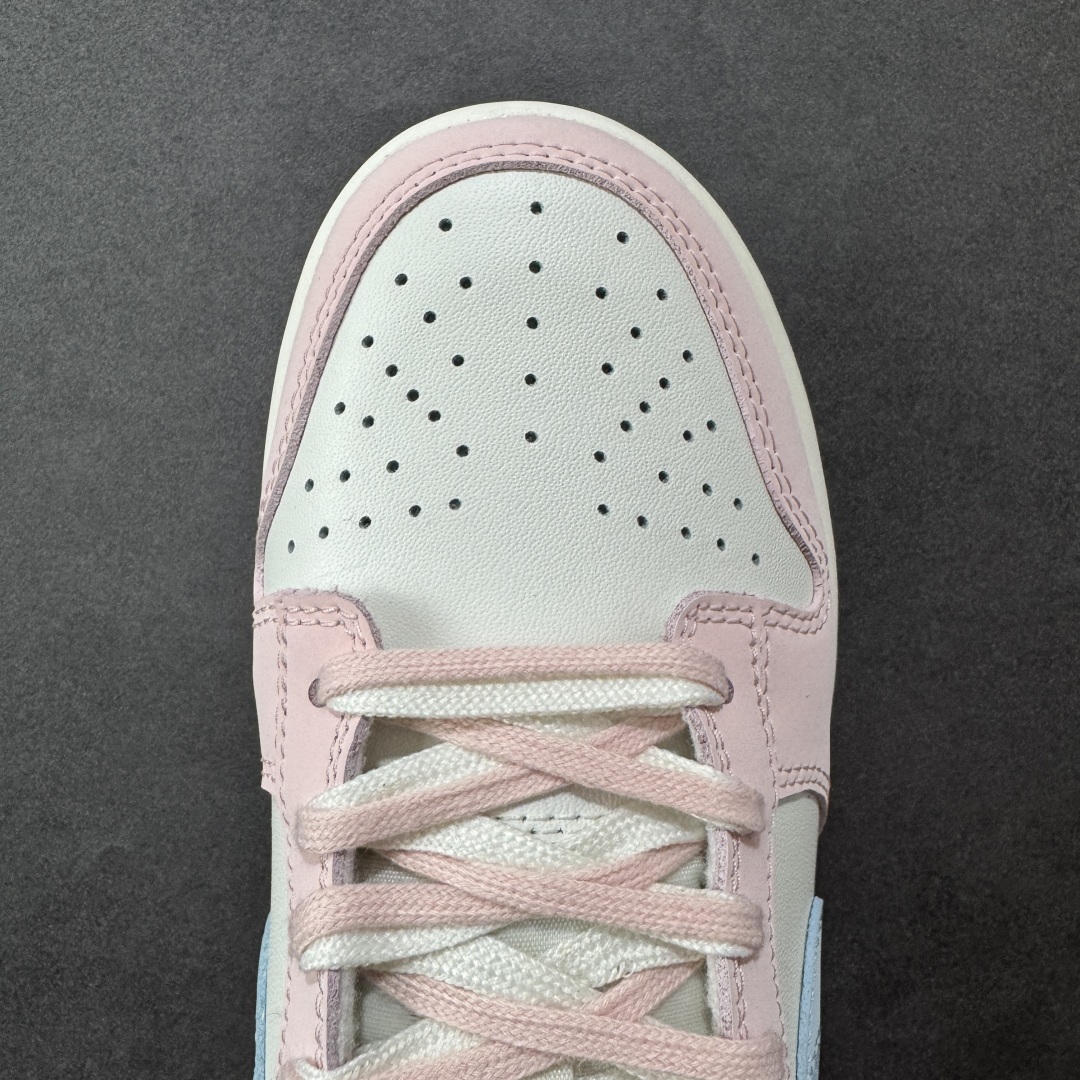 图片[8]-【YC纯原】Nike Dunk SB Low 耐克 SB 低帮 冰莓汽水 此款以甜美满分的粉蓝撞色，诠释出冰莓汽水般的清爽沁甜。鞋面采用细腻皮革承载柔美气质，似融化的草莓冰沙包裹鞋身，粉白双鞋带贯穿其中，编织出完美的色彩呼应。侧翼Swoosh Logo如夏日气泡水般清透澄澈，瞬间打破温柔，最后在鞋跟处点缀精巧的「爱心」，让酷飒感中有了怦然心动的小确幸。 货号：PB0508-035 尺码：35.5 36 36.5 37.5 38 38.5 39 40-选品中心