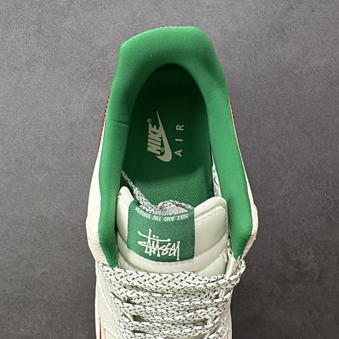 图片[7]-【定制版】Stussy x Nike Air Force 1 Low 斯图西 x 耐克 空军一号 低帮 米白绿 鞋身整体采用米白色皮革搭配米白色皮革框架覆盖层，设计独特且充满时尚感；鞋身两侧Swoosh Logo采用绿色皮革点缀并以红色缝线进行描边，后跟装饰片使用绿色制作，鞋舌标签上以Stussy字样呈现，后跟Nike Swoosh Logo及Air辅以白色刺绣打造，后跟侧方印有Stussy字样，彰显联名身份；最后以米白色中底搭配绿色橡胶外底完善整体设计收尾。 货号：KJ1688-002 尺码：36-45带半码-选品中心