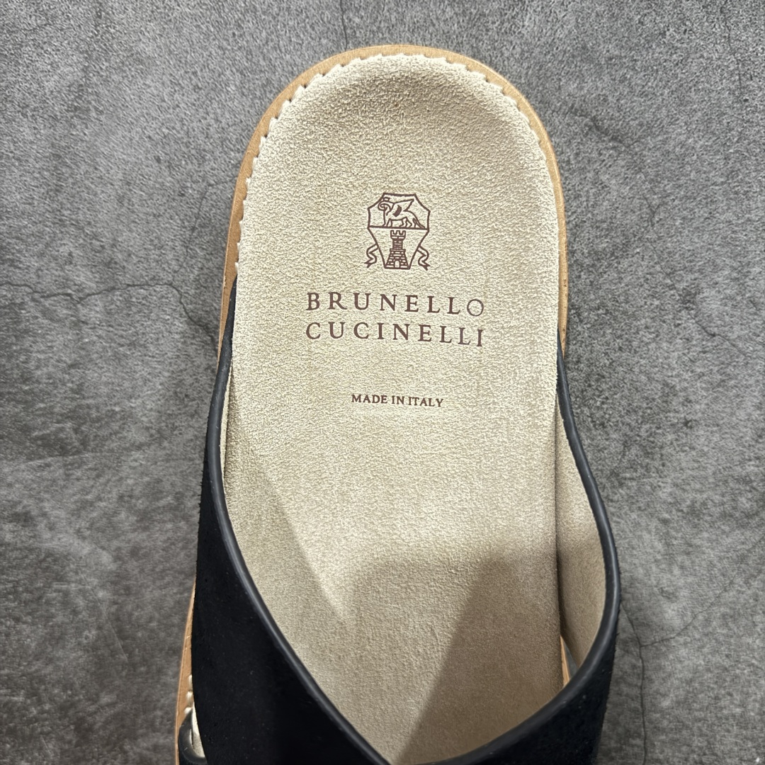 图片[7]-【佛山超a版】Brunello Cucinelli，BC 2025ss新款拖鞋出货🌈古铜 卡其色Logo双排扣凉拖，复古简约又不失时尚感，搭在任何穿搭上，都能轻松提升整体造型的精致度，每一步都走出随性自在 ，原版抽屉式包装，精致而大气i！ 面料：反毛皮 大底：超轻橡胶发泡 尺码：男款39-45-选品中心