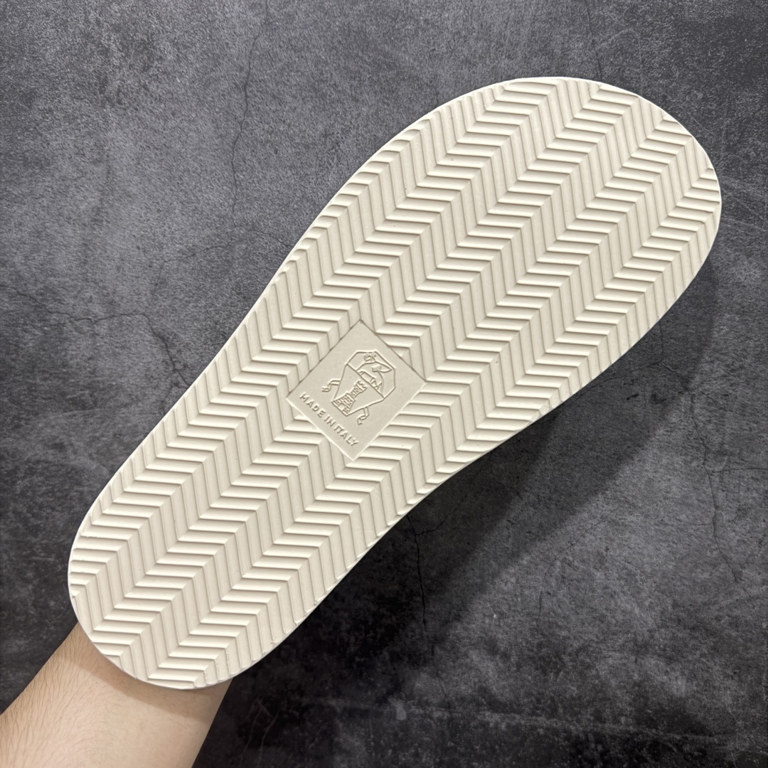 图片[9]-【佛山超a版】Brunello Cucinelli，BC 2025ss新款拖鞋出货🌈古铜 卡其色Logo一字麂皮凉拖，复古简约又不失时尚感，搭在任何穿搭上，都能轻松提升整体造型的精致度，每一步都走出随性自在 ，原版抽屉式包装，精致而大气i！ 面料：反毛皮 大底：超轻橡胶发泡 尺码：男款39-45-选品中心