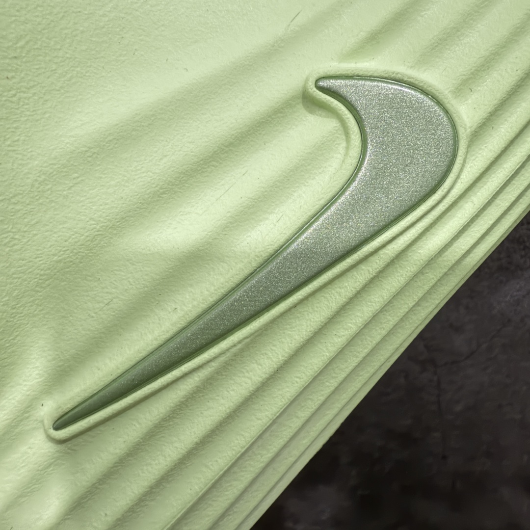 图片[3]-【LW版本】Nike Reactx Rejuven 8 耐克新款夏季沙滩凉鞋拖鞋洞洞鞋 HV5062-700 市场最高版本 没有之一 品质细节远远超越市面版本 欢迎对比 脚感材料都是原版同步 比市场货好太多 正确组合底 超高清洁度 完美版型 区别市面通货 采用质感柔软且出众回弹的 ReactX泡绵，发泡组合大底 脚感十分舒适，缔造非凡舒适的日常穿着体验，助你保持活力。  尺码：36-49.5 建议选大半码到一码-选品中心