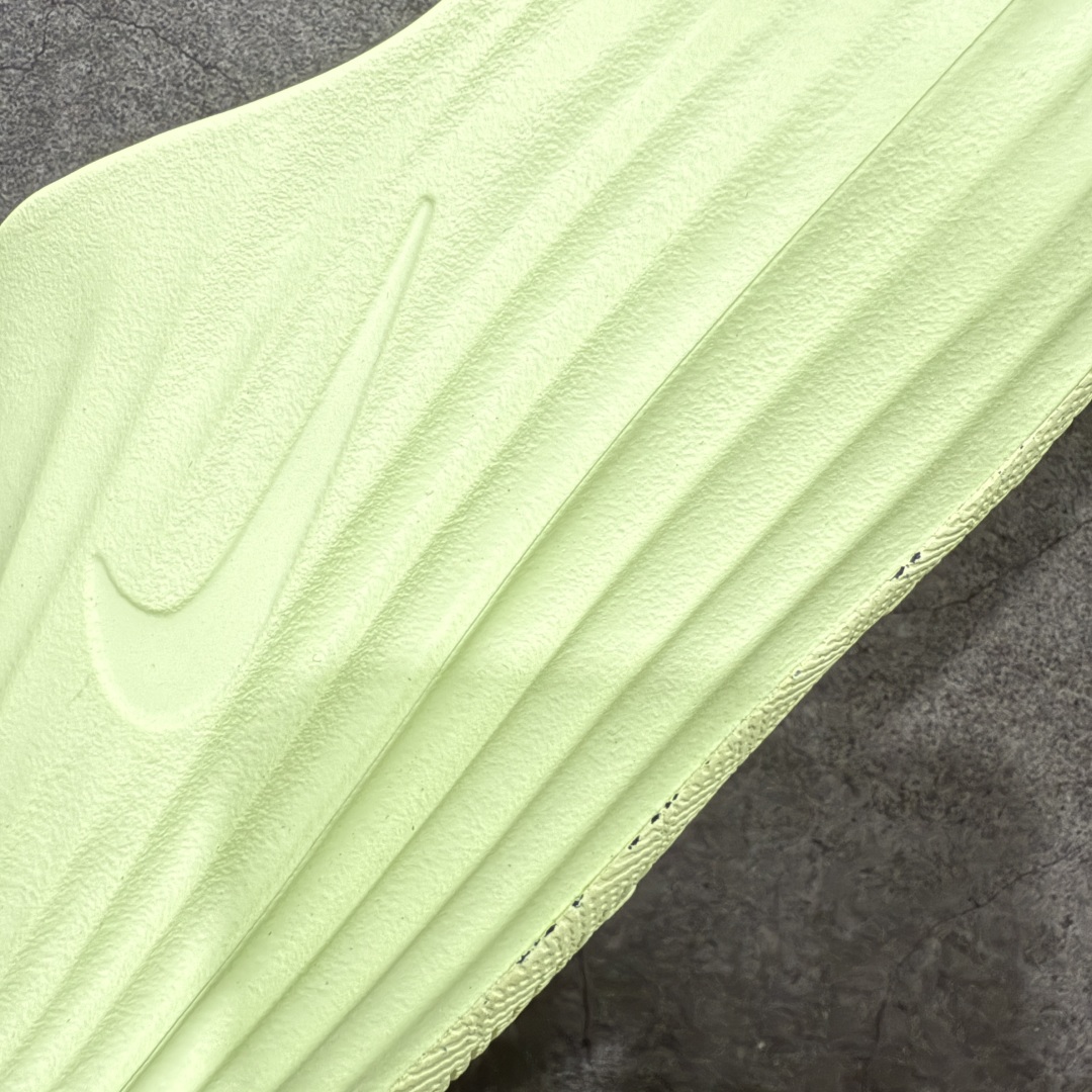 图片[6]-【LW版本】Nike Reactx Rejuven 8 耐克新款夏季沙滩凉鞋拖鞋洞洞鞋 HV5062-700 市场最高版本 没有之一 品质细节远远超越市面版本 欢迎对比 脚感材料都是原版同步 比市场货好太多 正确组合底 超高清洁度 完美版型 区别市面通货 采用质感柔软且出众回弹的 ReactX泡绵，发泡组合大底 脚感十分舒适，缔造非凡舒适的日常穿着体验，助你保持活力。  尺码：36-49.5 建议选大半码到一码-选品中心