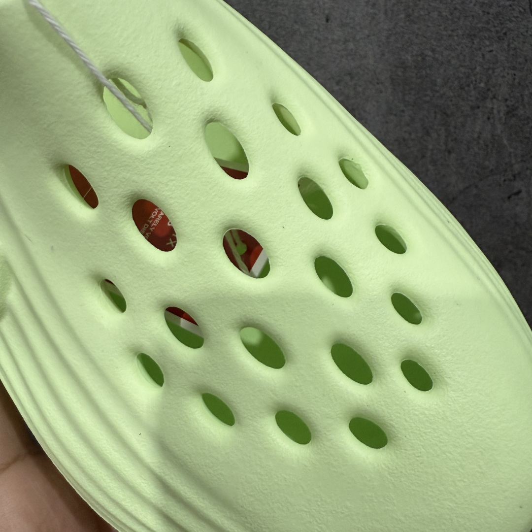 图片[4]-【LW版本】Nike Reactx Rejuven 8 耐克新款夏季沙滩凉鞋拖鞋洞洞鞋 HV5062-700 市场最高版本 没有之一 品质细节远远超越市面版本 欢迎对比 脚感材料都是原版同步 比市场货好太多 正确组合底 超高清洁度 完美版型 区别市面通货 采用质感柔软且出众回弹的 ReactX泡绵，发泡组合大底 脚感十分舒适，缔造非凡舒适的日常穿着体验，助你保持活力。  尺码：36-49.5 建议选大半码到一码-选品中心