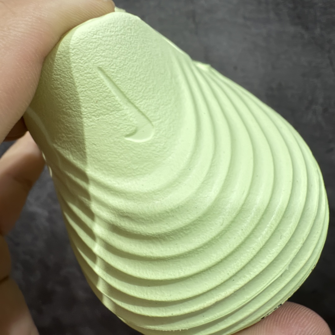 图片[2]-【LW版本】Nike Reactx Rejuven 8 耐克新款夏季沙滩凉鞋拖鞋洞洞鞋 HV5062-700 市场最高版本 没有之一 品质细节远远超越市面版本 欢迎对比 脚感材料都是原版同步 比市场货好太多 正确组合底 超高清洁度 完美版型 区别市面通货 采用质感柔软且出众回弹的 ReactX泡绵，发泡组合大底 脚感十分舒适，缔造非凡舒适的日常穿着体验，助你保持活力。  尺码：36-49.5 建议选大半码到一码-选品中心