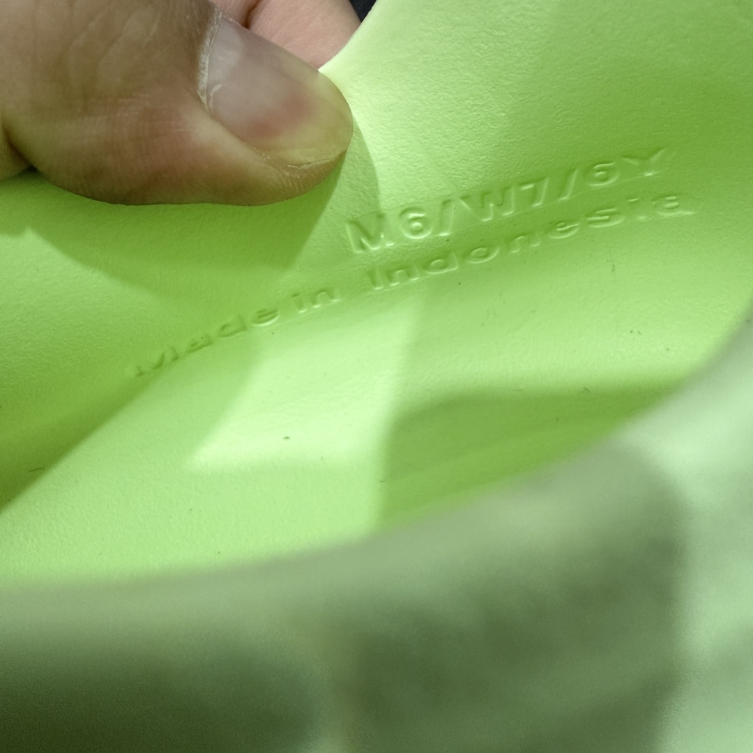 图片[5]-【LW版本】Nike Reactx Rejuven 8 耐克新款夏季沙滩凉鞋拖鞋洞洞鞋 HV5062-700 市场最高版本 没有之一 品质细节远远超越市面版本 欢迎对比 脚感材料都是原版同步 比市场货好太多 正确组合底 超高清洁度 完美版型 区别市面通货 采用质感柔软且出众回弹的 ReactX泡绵，发泡组合大底 脚感十分舒适，缔造非凡舒适的日常穿着体验，助你保持活力。  尺码：36-49.5 建议选大半码到一码-选品中心