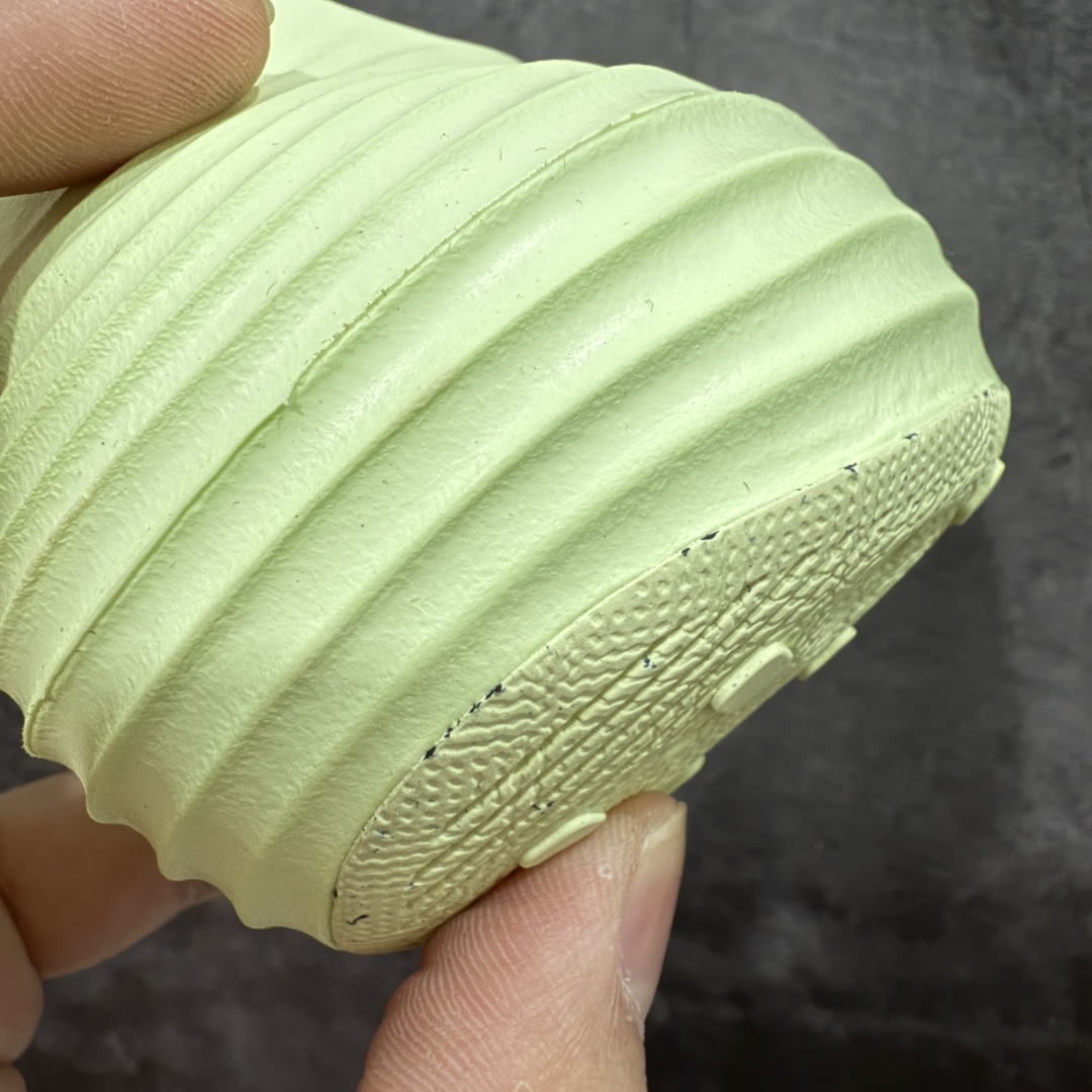 图片[8]-【LW版本】Nike Reactx Rejuven 8 耐克新款夏季沙滩凉鞋拖鞋洞洞鞋 HV5062-700 市场最高版本 没有之一 品质细节远远超越市面版本 欢迎对比 脚感材料都是原版同步 比市场货好太多 正确组合底 超高清洁度 完美版型 区别市面通货 采用质感柔软且出众回弹的 ReactX泡绵，发泡组合大底 脚感十分舒适，缔造非凡舒适的日常穿着体验，助你保持活力。  尺码：36-49.5 建议选大半码到一码-选品中心