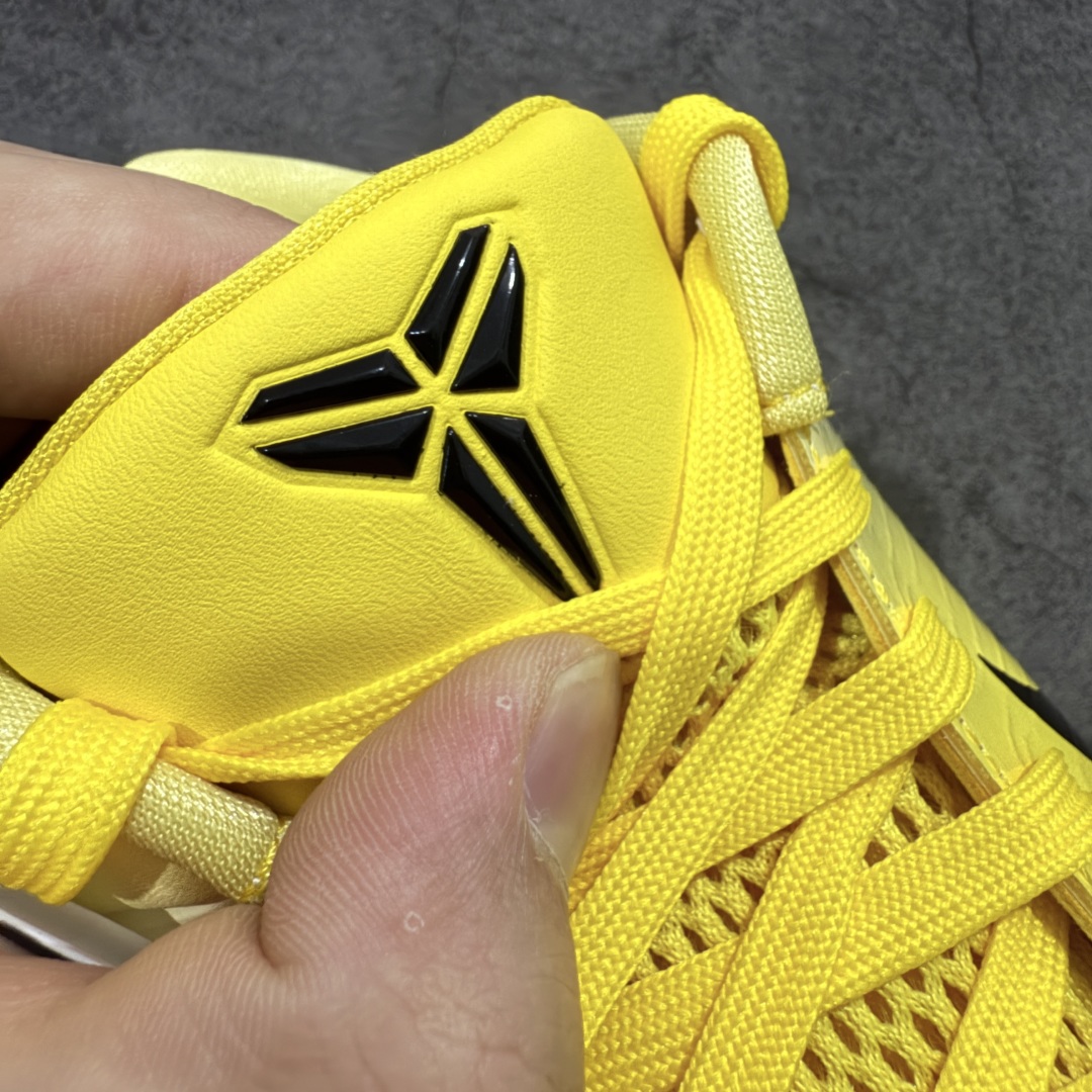 图片[6]-【灭世纯原】Nike Zoom Kobe 4 Protro “CHBL”舒适百搭 防滑耐磨 低帮 篮球鞋 男女同款 黄色 科比4代 耐高CHBL 39-47.5 官方同步全码出货‼️全新开版👊 最高工艺 最高标准 打造顶级实战旗舰标杆 。实战属性TOP 1 接受任意版本实战性能正面PK🔝 实力源自深耕实战球鞋的工业底蕴，王者归来绝非空穴来风‼️杜绝杀猪 感受一分钱十分货诚意巨作[拳头] ✅原厂复刻纸板➕原楦调试 历时半年 打造近乎完美版型（包裹体验 鞋脚一体性 99% 无限接近） ✅ 鞋面强度独一档 区分市场货品 ✅革新缓震配置（前掌双密度Lunar➕后掌zoom气垫） ✅原装鞋垫➕正确蛇鳞压印原盒 ✅全真飞线 工艺 ✅独家售后 为实战保驾护航 尺码39-47.5 一码一模 拒绝❌公版合模假大码 让市场价格回归理性！拒绝🙅🏻‍♂️杀猪-选品中心