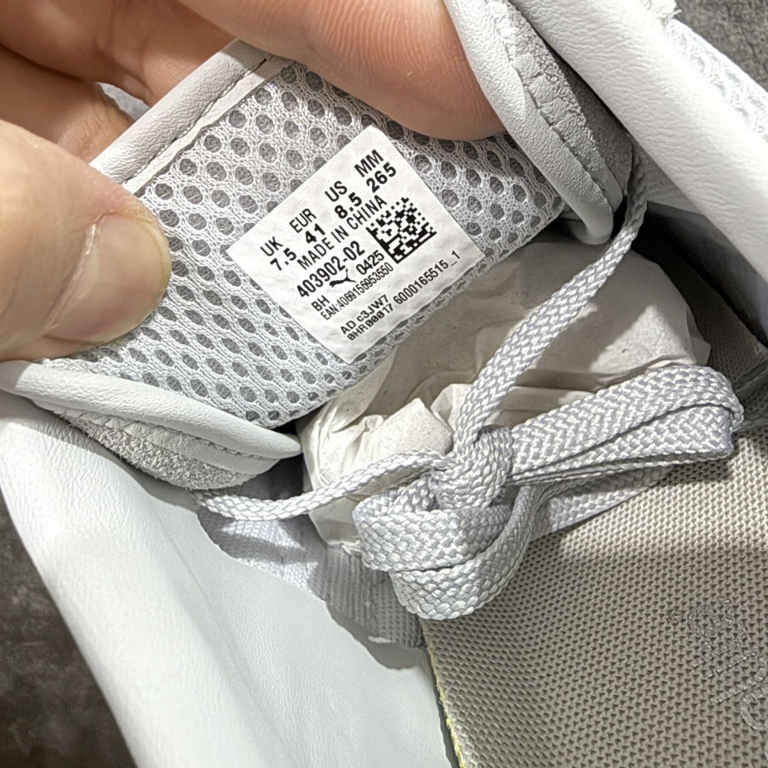 图片[8]-【CS纯原版】Puma Speedcat OG Sparco 彪马罗马阿莫尔系列 复古运动休闲赛车跑鞋 灰银 市场第一梯队品质 版型 细节 烫金走线 完全碾压市场任意版本 欢迎对比🆚 工厂耗时3个月开发 原装档案原数据纸版楦型 采用固色翻毛皮鞋面材质(正确二次成型\’猛帮\’成型工艺🆚区别市面版本!!) 外置原数据开发轻量耐磨橡胶大底💪🏻 全球知名运动品牌PUMA宝马赛车系列 融合了宝马车队的标志性配色 以趣味十足又前卫复古的设计引领潮流 将赛道精神融入街头时尚 开启前卫竞速之旅 主打前卫复古风 Roma鞋款的鞋侧以复古的流线造型 缀以宝马经典Logo 巧妙吸睛 而Speedcat鞋款以亮眼三色条纹元素缀以舒适鞋面 赋予了独特的个性美学 演绎赛车的无尽能量 货号：403902-02 尺码：35-45-选品中心