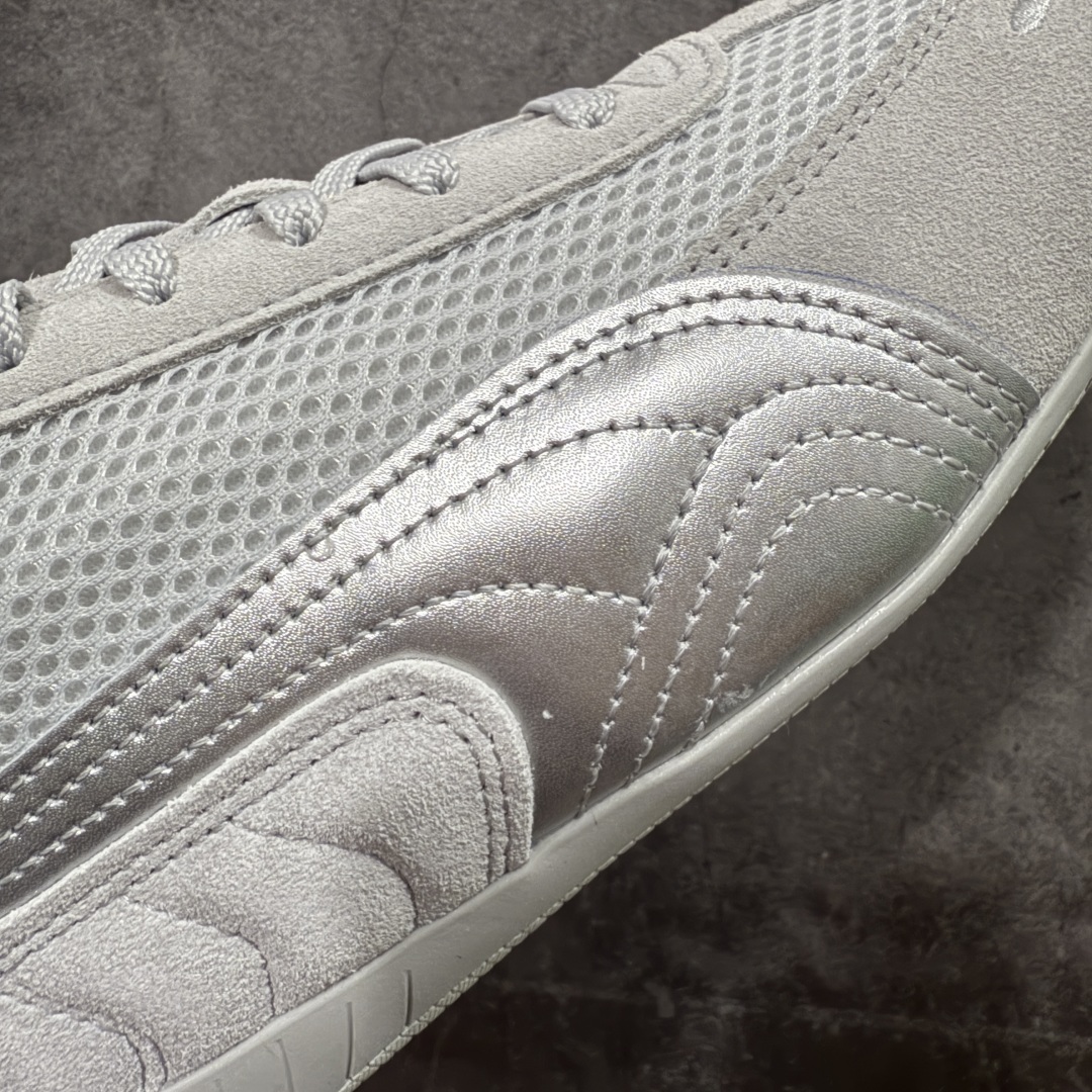 图片[3]-【CS纯原版】Puma Speedcat OG Sparco 彪马罗马阿莫尔系列 复古运动休闲赛车跑鞋 灰银 市场第一梯队品质 版型 细节 烫金走线 完全碾压市场任意版本 欢迎对比🆚 工厂耗时3个月开发 原装档案原数据纸版楦型 采用固色翻毛皮鞋面材质(正确二次成型\’猛帮\’成型工艺🆚区别市面版本!!) 外置原数据开发轻量耐磨橡胶大底💪🏻 全球知名运动品牌PUMA宝马赛车系列 融合了宝马车队的标志性配色 以趣味十足又前卫复古的设计引领潮流 将赛道精神融入街头时尚 开启前卫竞速之旅 主打前卫复古风 Roma鞋款的鞋侧以复古的流线造型 缀以宝马经典Logo 巧妙吸睛 而Speedcat鞋款以亮眼三色条纹元素缀以舒适鞋面 赋予了独特的个性美学 演绎赛车的无尽能量 货号：403902-02 尺码：35-45-选品中心