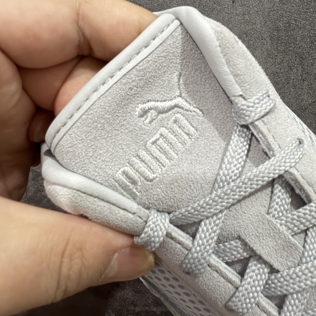 图片[5]-【CS纯原版】Puma Speedcat OG Sparco 彪马罗马阿莫尔系列 复古运动休闲赛车跑鞋 灰银 市场第一梯队品质 版型 细节 烫金走线 完全碾压市场任意版本 欢迎对比🆚 工厂耗时3个月开发 原装档案原数据纸版楦型 采用固色翻毛皮鞋面材质(正确二次成型\’猛帮\’成型工艺🆚区别市面版本!!) 外置原数据开发轻量耐磨橡胶大底💪🏻 全球知名运动品牌PUMA宝马赛车系列 融合了宝马车队的标志性配色 以趣味十足又前卫复古的设计引领潮流 将赛道精神融入街头时尚 开启前卫竞速之旅 主打前卫复古风 Roma鞋款的鞋侧以复古的流线造型 缀以宝马经典Logo 巧妙吸睛 而Speedcat鞋款以亮眼三色条纹元素缀以舒适鞋面 赋予了独特的个性美学 演绎赛车的无尽能量 货号：403902-02 尺码：35-45-选品中心