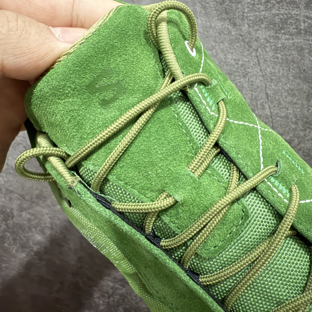 图片[6]-【莞产礼盒版】PHILEO x SALOMON萨洛蒙 Alpinway 联名系列 户外 情侣款休闲 运动鞋 同步原版细节材质 双层礼盒包装 黑色与牛油果绿两个配色 打破常规，采用不对称鞋面设计，凸显个性与时尚，同时通过网面透视窗和内侧X型缝线，不仅凸显出Sensifit系统，还丰富了鞋面层次。 材质拼接麂皮与织物、网面的拼接，将自然气息与都市机能巧妙融合，质感丰富，兼具透气性与耐用性。 独特鞋带系统 延伸至鞋头的鞋带系统，使鞋子更富体积感轮廓，在视觉上更加饱满，也提供了更舒适的穿着体验。 搭载Contagrip® Alpine粘性橡胶大底，深齿纹设计，在冰面、碎石坡、泥泞路等各种复杂地形上都有出色的抓地力，防滑性能极佳。 舒适缓震：双密度EVA中底分区缓震，前掌灵敏响应陡坡攀爬，后跟强化支撑长线徒步，能有效减轻脚部负担，即使长时间行走或运动也不易感到疲劳。 精准包裹：SensiFit™动态包裹技术从鞋舌到中底全维度锁足，搭配EndoFit™无缝内靴结构，提供精准的包裹感，让脚部在鞋内保持稳定，减少位移。 穿搭建议 户外风：搭配冲锋衣、工装裤，无论是登山徒步还是户外探险，都能展现出专业又时尚的户外风格。 休闲风：与牛仔裤、卫衣组合，简约又随性，适合日常出行、逛街等场合，轻松打造休闲时尚感。 机能风：配搭机能风长裤、战术背心，凸显机能感与时尚感，让你在城市街头也能成为焦点。 尺码：35-45 无半码-选品中心