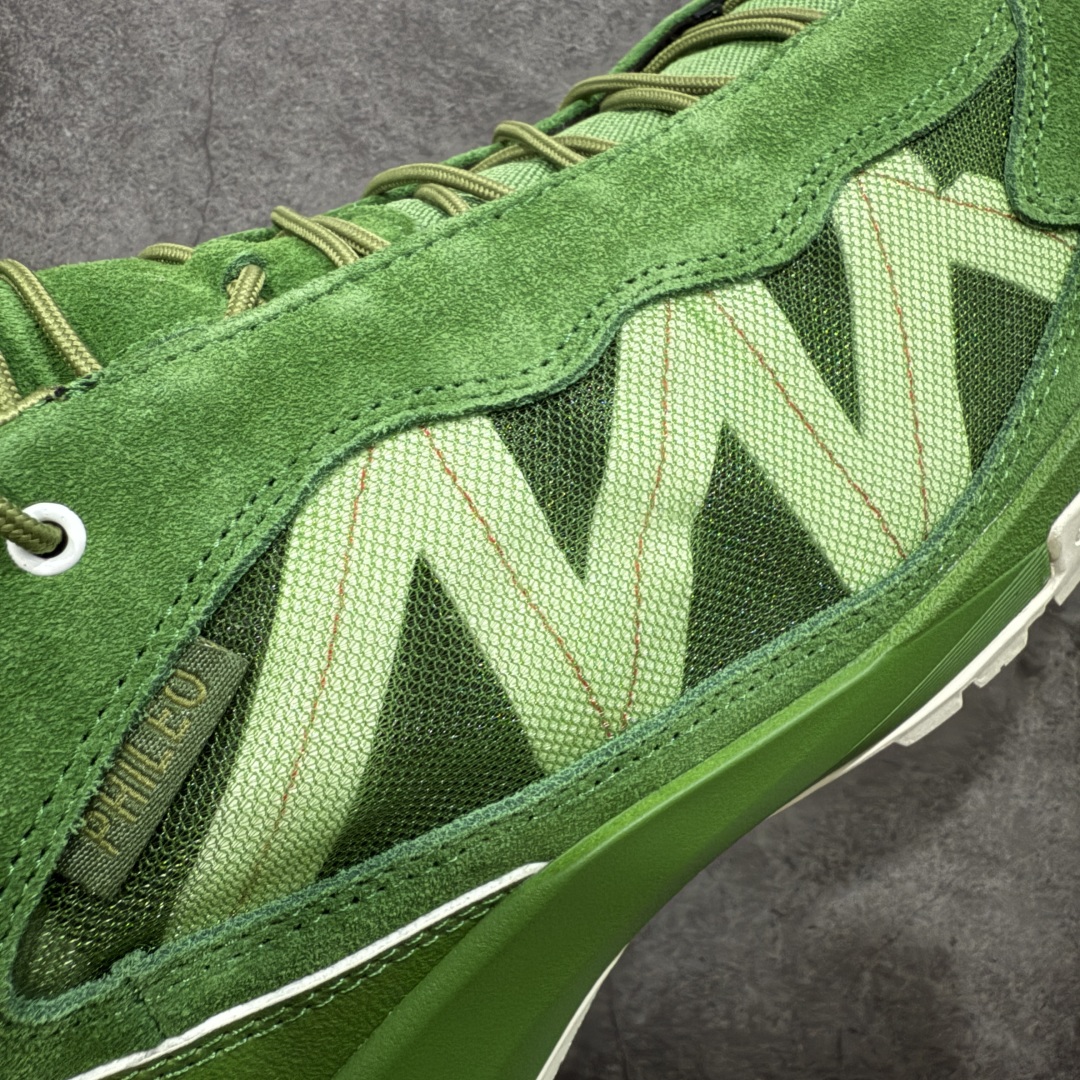 图片[4]-【莞产礼盒版】PHILEO x SALOMON萨洛蒙 Alpinway 联名系列 户外 情侣款休闲 运动鞋 同步原版细节材质 双层礼盒包装 黑色与牛油果绿两个配色 打破常规，采用不对称鞋面设计，凸显个性与时尚，同时通过网面透视窗和内侧X型缝线，不仅凸显出Sensifit系统，还丰富了鞋面层次。 材质拼接麂皮与织物、网面的拼接，将自然气息与都市机能巧妙融合，质感丰富，兼具透气性与耐用性。 独特鞋带系统 延伸至鞋头的鞋带系统，使鞋子更富体积感轮廓，在视觉上更加饱满，也提供了更舒适的穿着体验。 搭载Contagrip® Alpine粘性橡胶大底，深齿纹设计，在冰面、碎石坡、泥泞路等各种复杂地形上都有出色的抓地力，防滑性能极佳。 舒适缓震：双密度EVA中底分区缓震，前掌灵敏响应陡坡攀爬，后跟强化支撑长线徒步，能有效减轻脚部负担，即使长时间行走或运动也不易感到疲劳。 精准包裹：SensiFit™动态包裹技术从鞋舌到中底全维度锁足，搭配EndoFit™无缝内靴结构，提供精准的包裹感，让脚部在鞋内保持稳定，减少位移。 穿搭建议 户外风：搭配冲锋衣、工装裤，无论是登山徒步还是户外探险，都能展现出专业又时尚的户外风格。 休闲风：与牛仔裤、卫衣组合，简约又随性，适合日常出行、逛街等场合，轻松打造休闲时尚感。 机能风：配搭机能风长裤、战术背心，凸显机能感与时尚感，让你在城市街头也能成为焦点。 尺码：35-45 无半码-选品中心