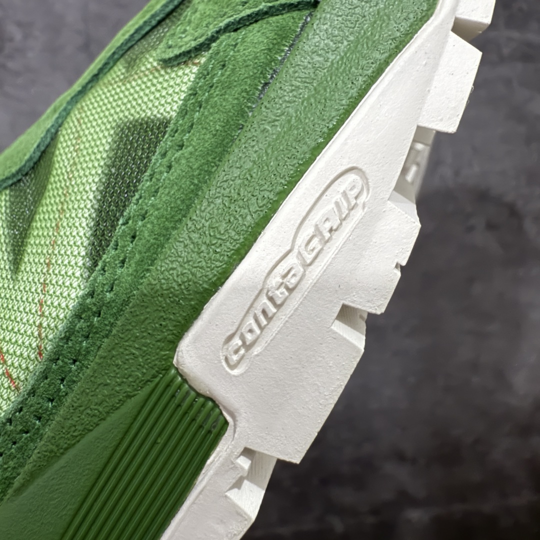 图片[5]-【莞产礼盒版】PHILEO x SALOMON萨洛蒙 Alpinway 联名系列 户外 情侣款休闲 运动鞋 同步原版细节材质 双层礼盒包装 黑色与牛油果绿两个配色 打破常规，采用不对称鞋面设计，凸显个性与时尚，同时通过网面透视窗和内侧X型缝线，不仅凸显出Sensifit系统，还丰富了鞋面层次。 材质拼接麂皮与织物、网面的拼接，将自然气息与都市机能巧妙融合，质感丰富，兼具透气性与耐用性。 独特鞋带系统 延伸至鞋头的鞋带系统，使鞋子更富体积感轮廓，在视觉上更加饱满，也提供了更舒适的穿着体验。 搭载Contagrip® Alpine粘性橡胶大底，深齿纹设计，在冰面、碎石坡、泥泞路等各种复杂地形上都有出色的抓地力，防滑性能极佳。 舒适缓震：双密度EVA中底分区缓震，前掌灵敏响应陡坡攀爬，后跟强化支撑长线徒步，能有效减轻脚部负担，即使长时间行走或运动也不易感到疲劳。 精准包裹：SensiFit™动态包裹技术从鞋舌到中底全维度锁足，搭配EndoFit™无缝内靴结构，提供精准的包裹感，让脚部在鞋内保持稳定，减少位移。 穿搭建议 户外风：搭配冲锋衣、工装裤，无论是登山徒步还是户外探险，都能展现出专业又时尚的户外风格。 休闲风：与牛仔裤、卫衣组合，简约又随性，适合日常出行、逛街等场合，轻松打造休闲时尚感。 机能风：配搭机能风长裤、战术背心，凸显机能感与时尚感，让你在城市街头也能成为焦点。 尺码：35-45 无半码-选品中心