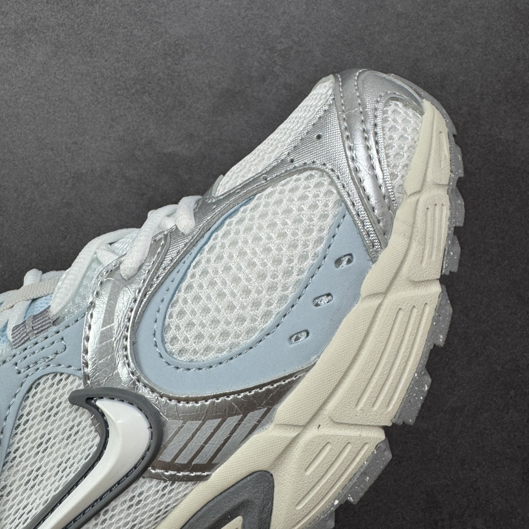 图片[5]-【公司级】NK V5 RNR 舒适百搭防滑耐磨低帮跑步鞋 HJ5228-539 舒适有型适合日常穿着 该鞋款延续千禧年经典设计搭载泡绵中底 厚实而轻盈匠心细节巧搭立体耐克勾标志焕新演绎复古跑鞋 鞋款从千禧年美学汲取灵感 混搭多种材质突显层次感立体感和传统跑步风范 尺码：36 36.5 37.5 38 38.5 39 40 40.5 41 42-选品中心