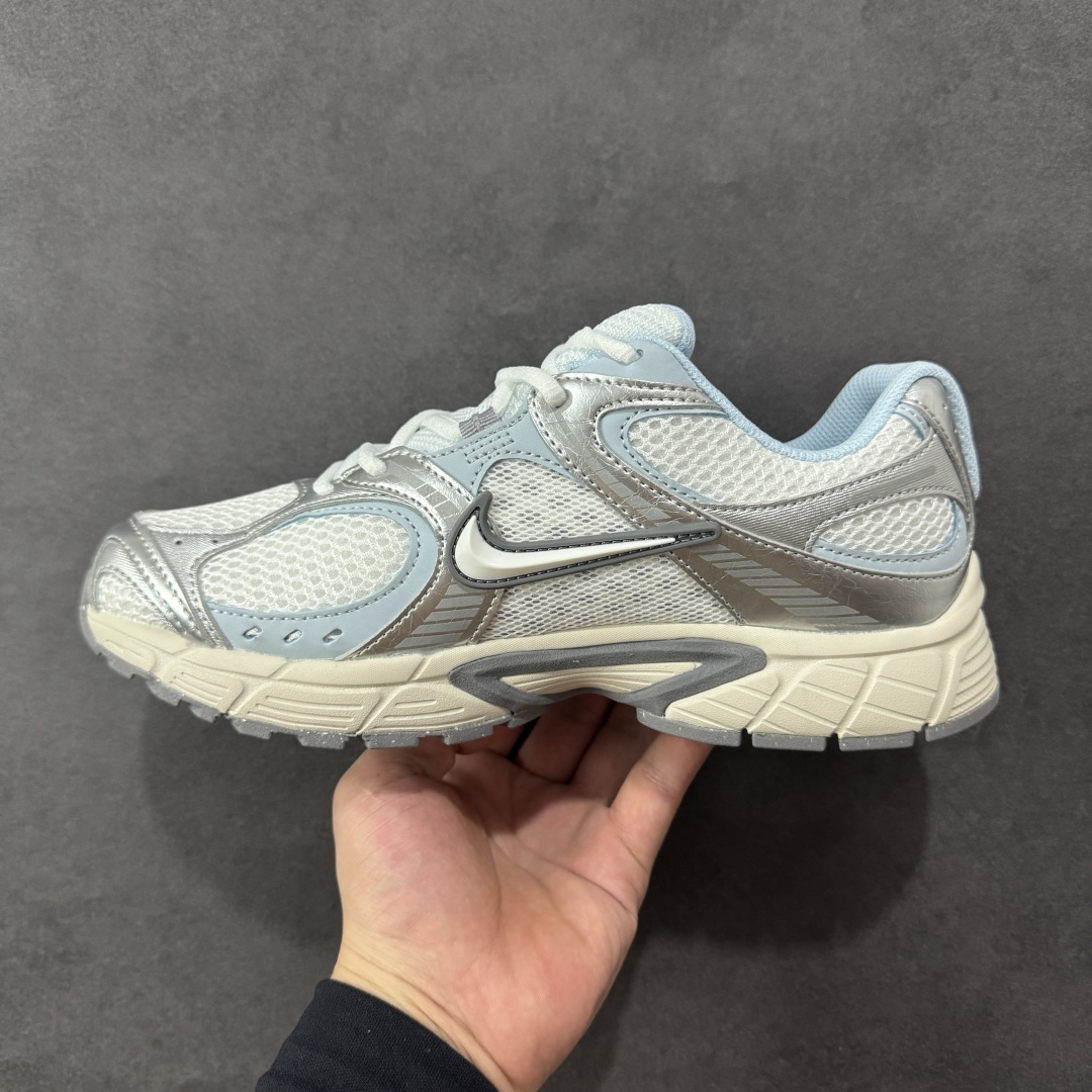 图片[2]-【公司级】NK V5 RNR 舒适百搭防滑耐磨低帮跑步鞋 HJ5228-539 舒适有型适合日常穿着 该鞋款延续千禧年经典设计搭载泡绵中底 厚实而轻盈匠心细节巧搭立体耐克勾标志焕新演绎复古跑鞋 鞋款从千禧年美学汲取灵感 混搭多种材质突显层次感立体感和传统跑步风范 尺码：36 36.5 37.5 38 38.5 39 40 40.5 41 42-选品中心