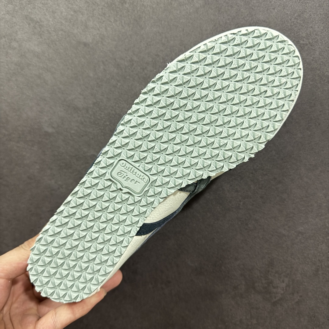 图片[9]-【公司级】Asics Onitsuka Tiger MEXICO 66 亚瑟士鬼冢虎复古经典板鞋 头层材料 质感柔软度满分 长期生产补货永不断码 超成熟稳定的做工品控 原装全套纸板楦头开发 原汁原味 完美呈现版型 私模正确鞋底咬花纹路 一比一鞋头弧度高度鞋身弧度 绝不口嗨 细节品控鞋型随意秒杀市面 原档咬花纹路私模大底 一个单元有六个三角形 总体形拼接呈现花瓣状 官方四联吊牌 原装Ortholite轻量化鞋垫 原盒原配 质保卡 说明书 钢印防尘纸 纸板中底带钢印 乳胶组合鞋垫 支持全方位的对比专柜 产品从款式颜色造型上体现出追求舒适和细节的完美 鞋类更是推崇手工制作的严谨与完美 融舒适性与可穿性的设计风格 注重细节的完美和别致魅力 既保持稳重 又不失轻松的时尚感 尺码：36 37 37.5 38 39 39.5 40 40.5 41.5 42 42.5 43.5 44 45 46-选品中心