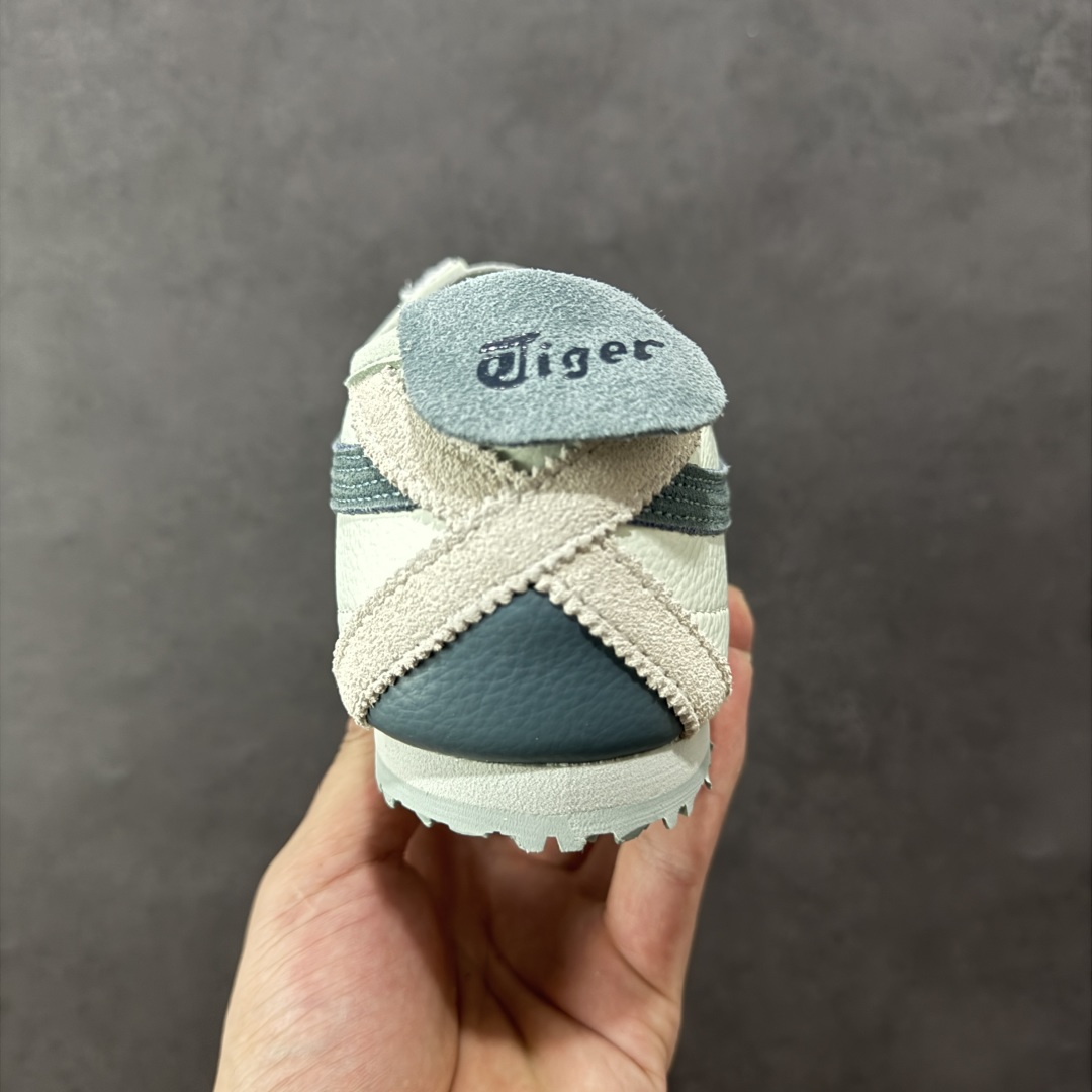 图片[4]-【公司级】Asics Onitsuka Tiger MEXICO 66 亚瑟士鬼冢虎复古经典板鞋 头层材料 质感柔软度满分 长期生产补货永不断码 超成熟稳定的做工品控 原装全套纸板楦头开发 原汁原味 完美呈现版型 私模正确鞋底咬花纹路 一比一鞋头弧度高度鞋身弧度 绝不口嗨 细节品控鞋型随意秒杀市面 原档咬花纹路私模大底 一个单元有六个三角形 总体形拼接呈现花瓣状 官方四联吊牌 原装Ortholite轻量化鞋垫 原盒原配 质保卡 说明书 钢印防尘纸 纸板中底带钢印 乳胶组合鞋垫 支持全方位的对比专柜 产品从款式颜色造型上体现出追求舒适和细节的完美 鞋类更是推崇手工制作的严谨与完美 融舒适性与可穿性的设计风格 注重细节的完美和别致魅力 既保持稳重 又不失轻松的时尚感 尺码：36 37 37.5 38 39 39.5 40 40.5 41.5 42 42.5 43.5 44 45 46-选品中心