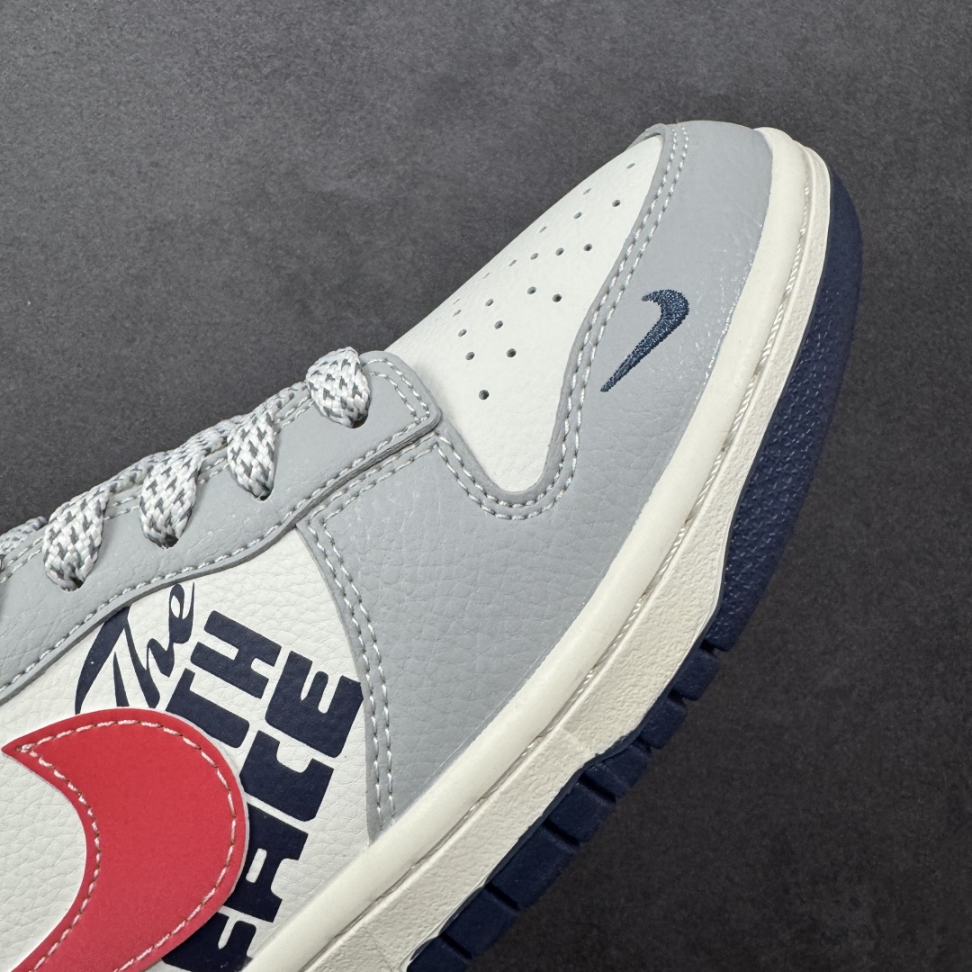 图片[5]-【定制版】Nike SB Dunk Low“北面联名——灰蓝红勾配色” 高端定制 低帮休闲板鞋 定制鞋盒 大厂纯原品质出货 超高清洁度 皮料切割干净无任何毛边 细节完美 货号：XF8698-208 尺码： 36 36.5 37.5 38 38.5 39 40 40.5 41 42 42.5 43 44 44.5 45-选品中心