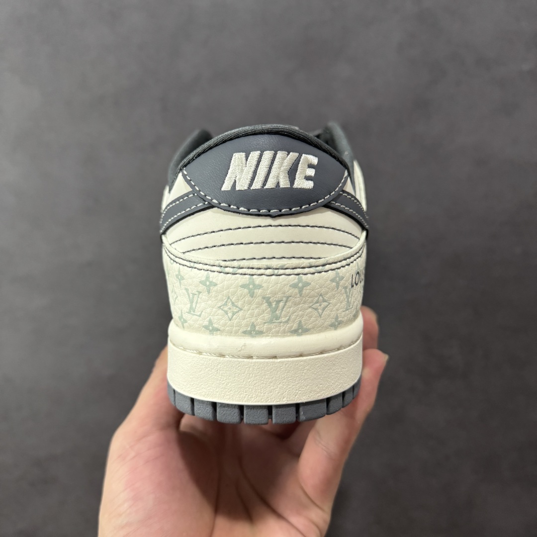 图片[4]-【定制版】Nike SB Dunk Low LV联名 花纹灰勾 周年高端定制 低帮休闲板鞋 YX5066-366 #定制鞋盒 大厂纯原品质出货 超高清洁度 皮料切割干净无任何毛边 细节完美 尺码：36 36.5 37.5 38 38.5 39 40 40.5 41 42 42.5 43 44 44.5 45-选品中心