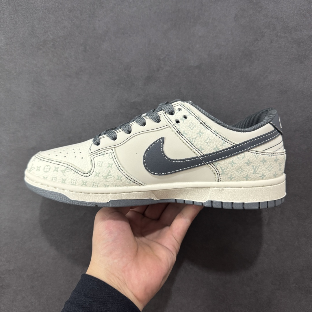 图片[2]-【定制版】Nike SB Dunk Low LV联名 花纹灰勾 周年高端定制 低帮休闲板鞋 YX5066-366 #定制鞋盒 大厂纯原品质出货 超高清洁度 皮料切割干净无任何毛边 细节完美 尺码：36 36.5 37.5 38 38.5 39 40 40.5 41 42 42.5 43 44 44.5 45-选品中心