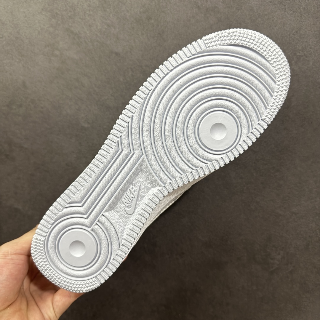 图片[9]-【定制版】Louis Vuitton x Nk Air Force 1’07 定制配色 Lv联名 空军一号低帮经典低帮休闲百搭板鞋 SC0601-552 定制鞋盒 大厂流水作业生产 超高清洁度 皮料切割干净无任何毛边 细节完美   尺码：36 36.5 37.5 38 38.5 39 40 40.5 41 42 42.5 43 44 44.5 45-选品中心