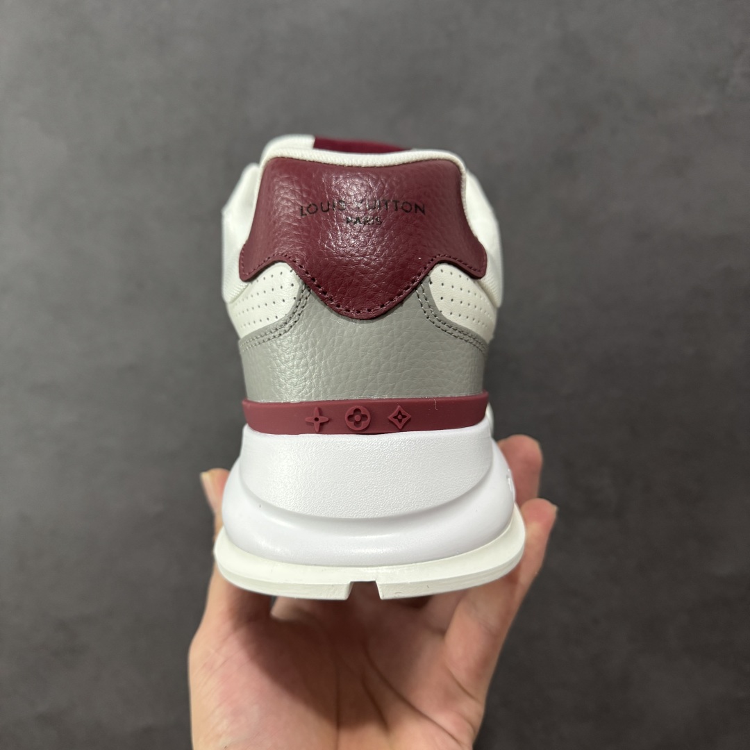 图片[4]-【公司级】Louis Vuitton Classic LV路易威登板鞋 小白鞋系列 舒适轻泡大底和百搭性霸屏整个时尚娱乐圈 细节调整完美主义鞋面采用进口头层小牛皮 独家开模轻泡大底侧边采用3D打印标志性Logo 尽显贵族时尚气息台湾进口小牛皮挂皮内里 配带正品全套包装 尺码：36-45-选品中心