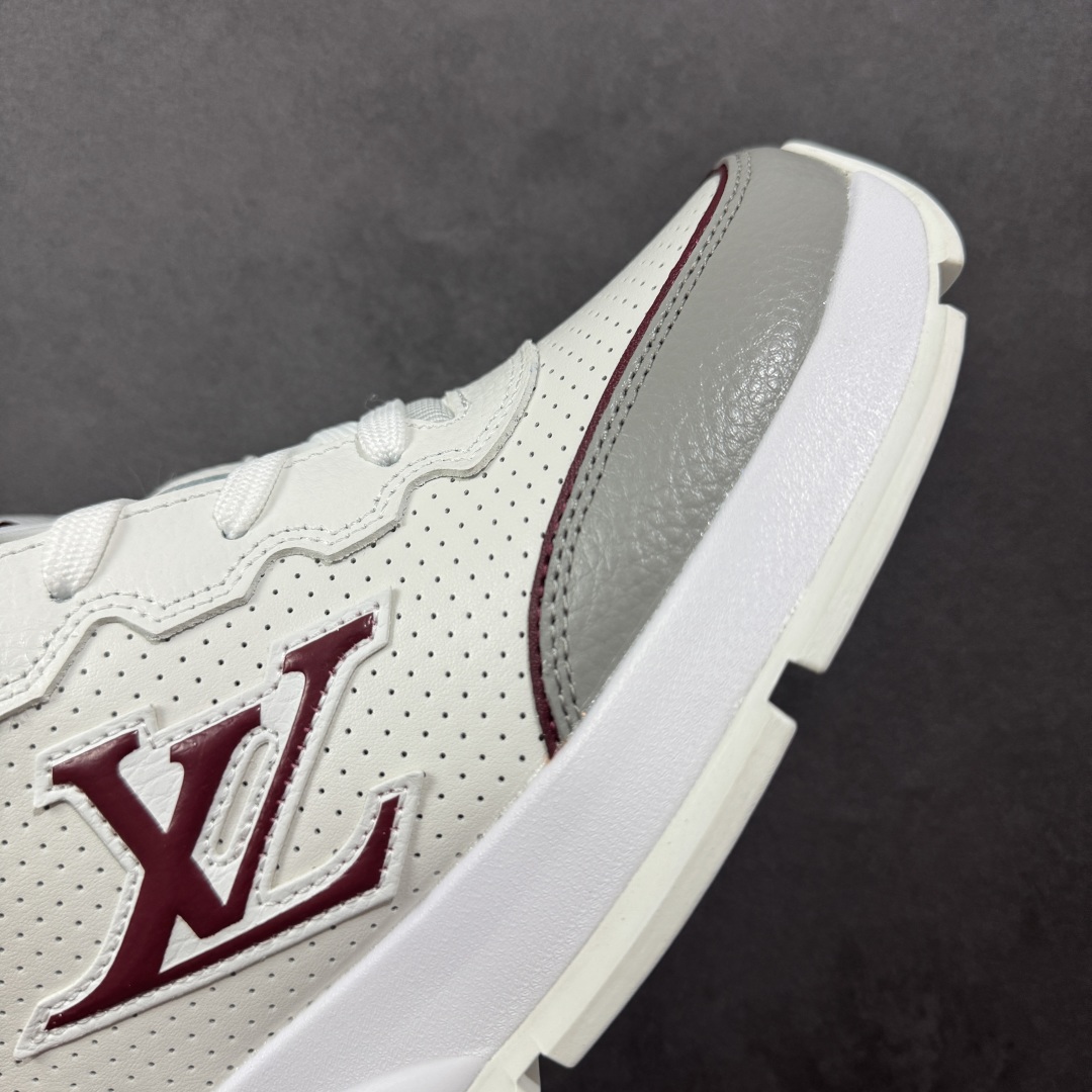 图片[5]-【公司级】Louis Vuitton Classic LV路易威登板鞋 小白鞋系列 舒适轻泡大底和百搭性霸屏整个时尚娱乐圈 细节调整完美主义鞋面采用进口头层小牛皮 独家开模轻泡大底侧边采用3D打印标志性Logo 尽显贵族时尚气息台湾进口小牛皮挂皮内里 配带正品全套包装 尺码：36-45-选品中心